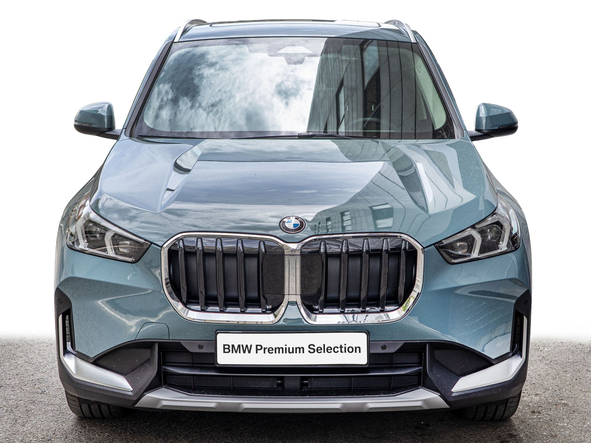 BMW X1 sDrive18d, color Estoril Blau (metalizado), 2024, foto 2 de 12