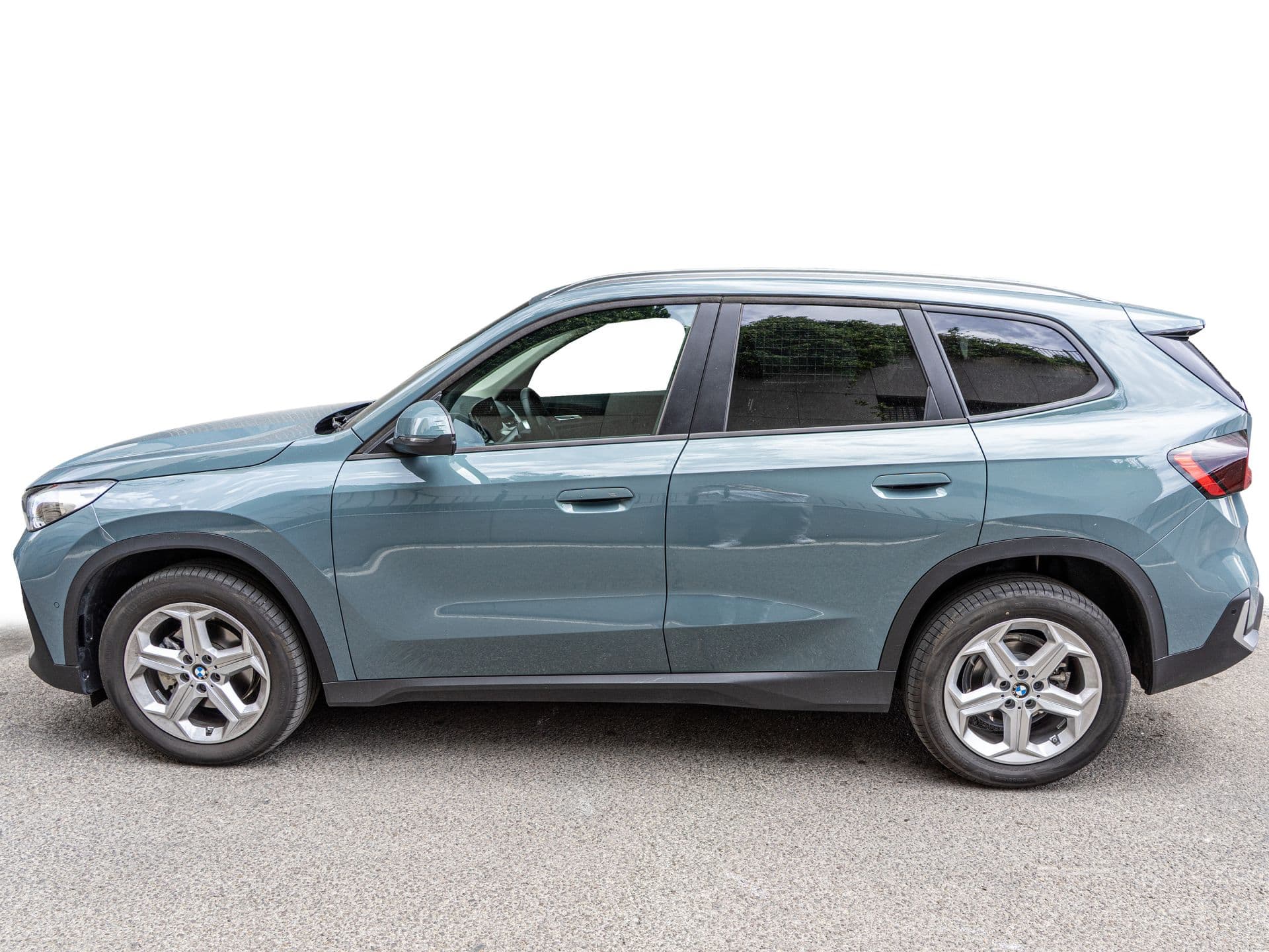 BMW X1 sDrive18d, color Estoril Blau (metalizado), 2024, foto 3 de 12