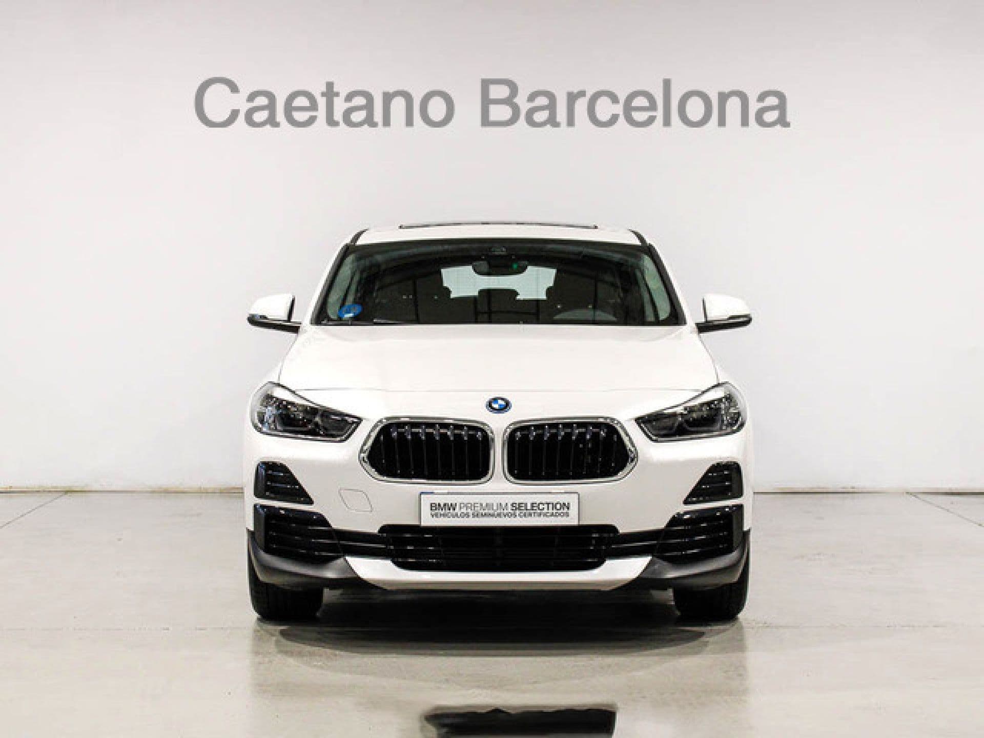 BMW X2 xDrive25e Auto, color Mineralweiß (metalizado), 2023, foto 2 de 8