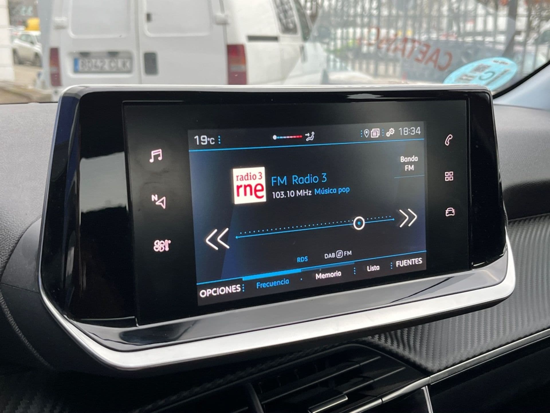 Peugeot 208 – foto 18
