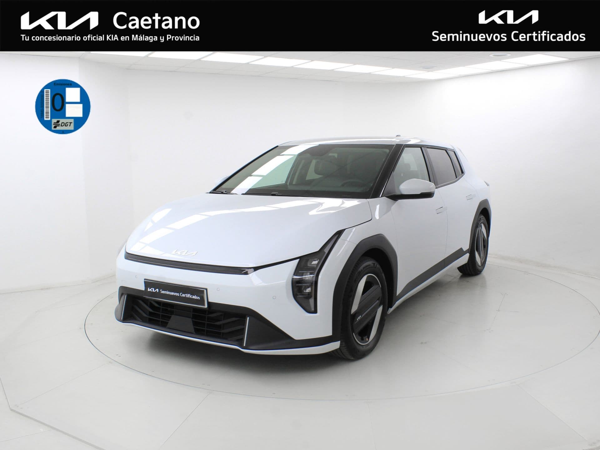 Kia EV4 Earth Launch Edition 81,4kWh 150kW (LR), color Cassa White (sólida), 2025, foto 1 de 8