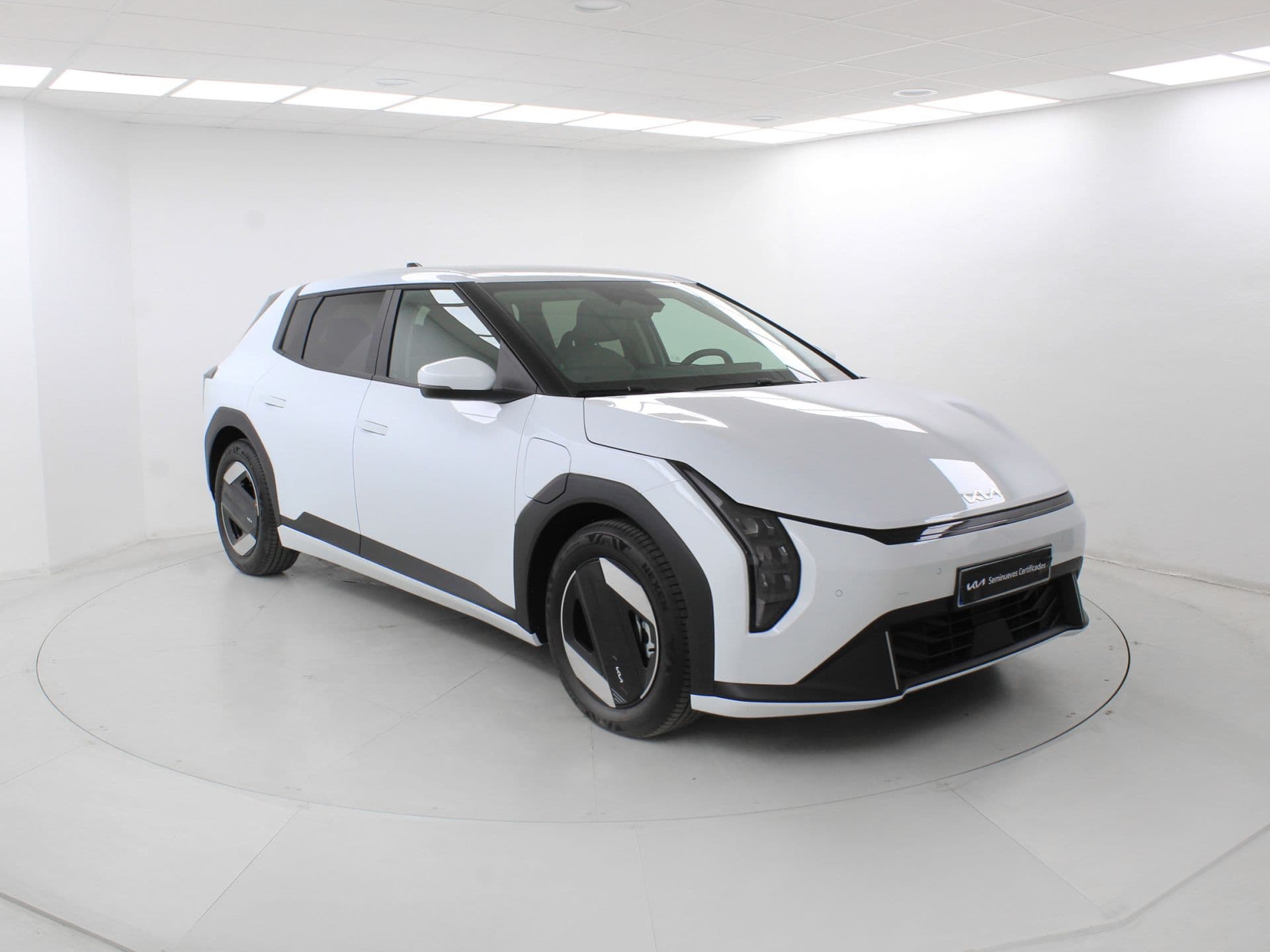 Kia EV4 Earth Launch Edition 81,4kWh 150kW (LR), color Cassa White (sólida), 2025, foto 7 de 8