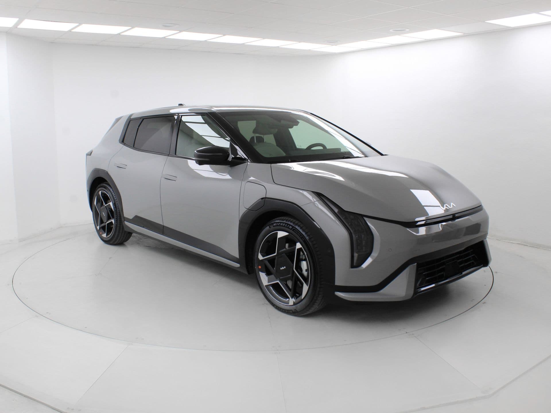 Kia EV4 GT-Line 81,4kWh 150kW (Long Range), color Wolf Gray (metalizada), 2025, foto 5 de 8