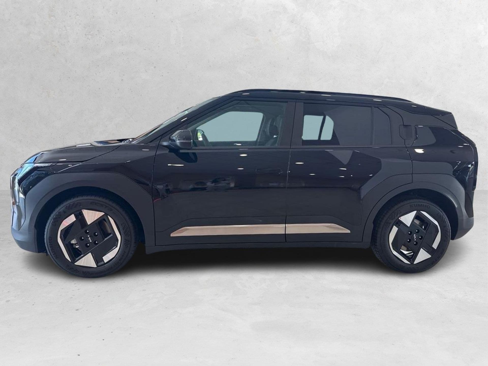 Kia EV3 Earth Long Range, color Aurora Black Pearl (metalizada), 2025, foto 4 de 8