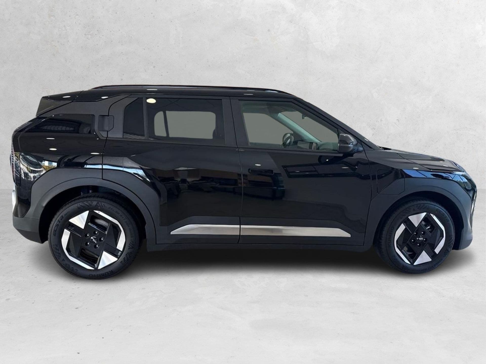 Kia EV3 Earth Long Range, color Aurora Black Pearl (metalizada), 2025, foto 5 de 8