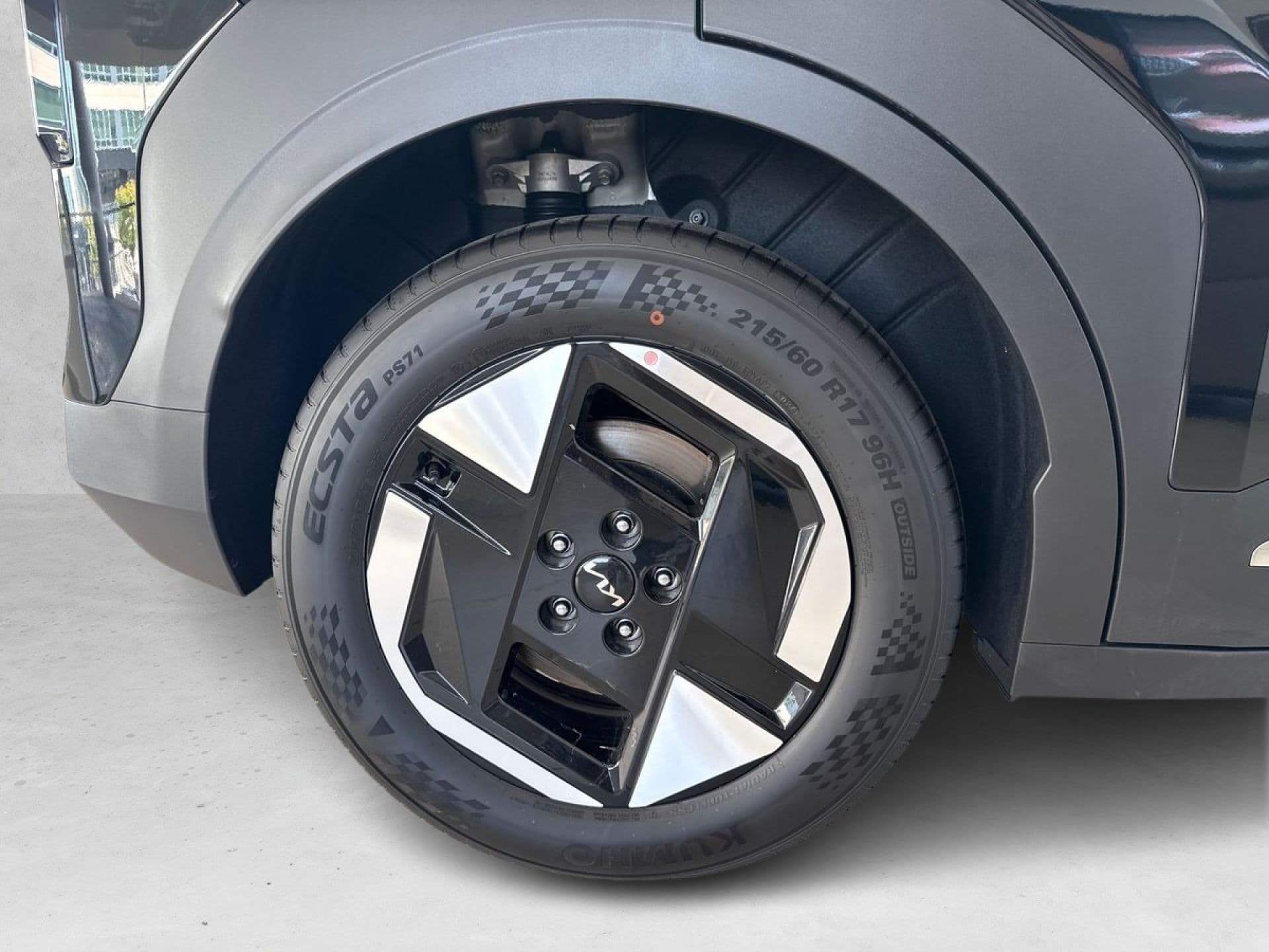 Kia EV3 Earth Long Range, color Aurora Black Pearl (metalizada), 2025, foto 7 de 8