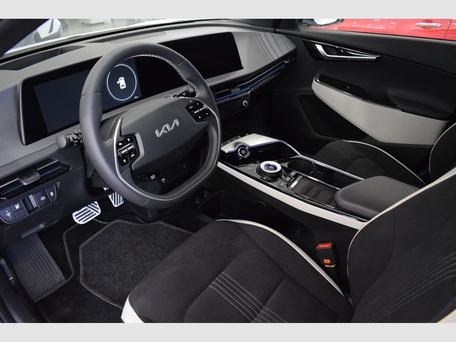 Kia EV6 GT-Line 84kWh 168kW RWD Long Range, color Wolf Gray (metalizado), 2025, foto 2 de 5