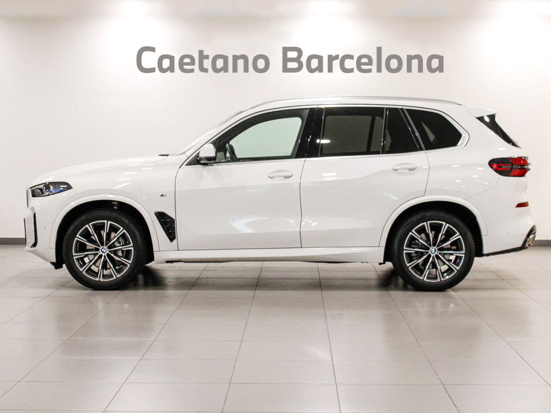 BMW X5 xDrive30d, color Alpinweiss sólido, 2025, foto 3 de 8
