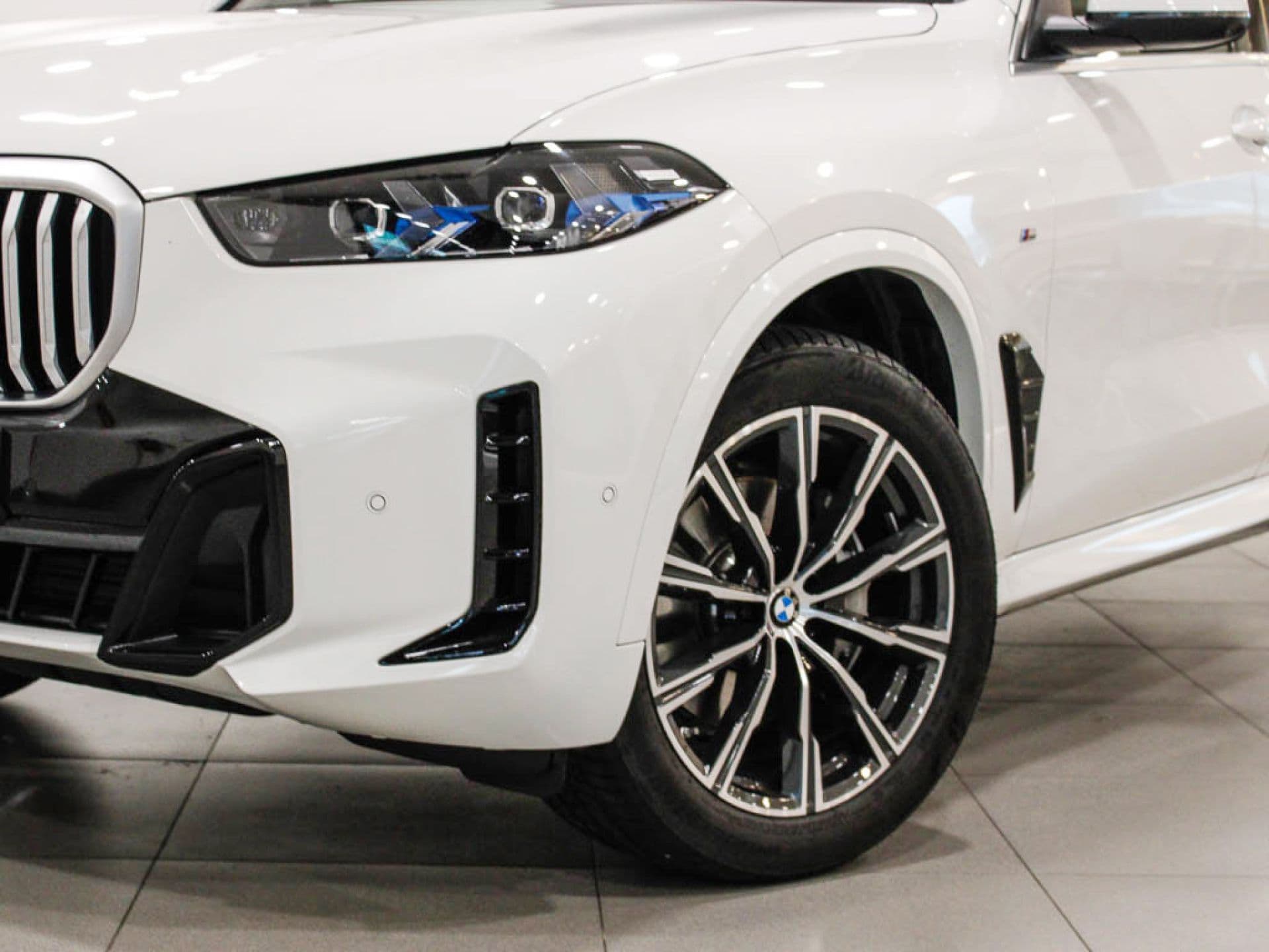 BMW X5 xDrive30d, color Alpinweiss sólido, 2025, foto 6 de 8