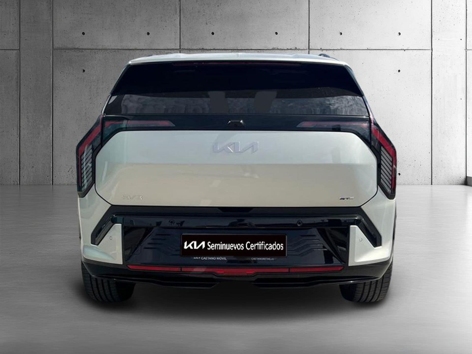 Kia EV3 GT-line Long Range, color Ivory Silver (metalizada), 2025, foto 7 de 8