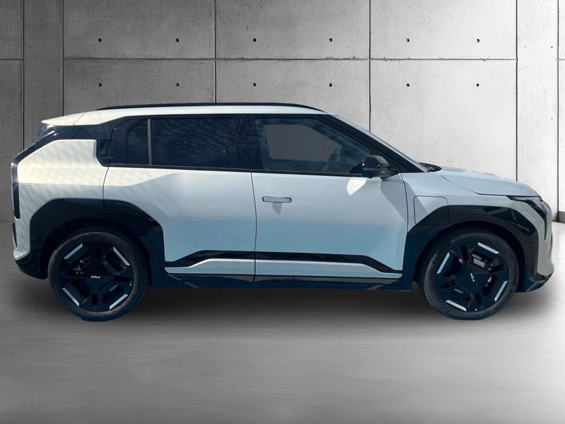 Kia EV3 GT-line Long Range, color Ivory Silver (metalizada), 2025, foto 5 de 8