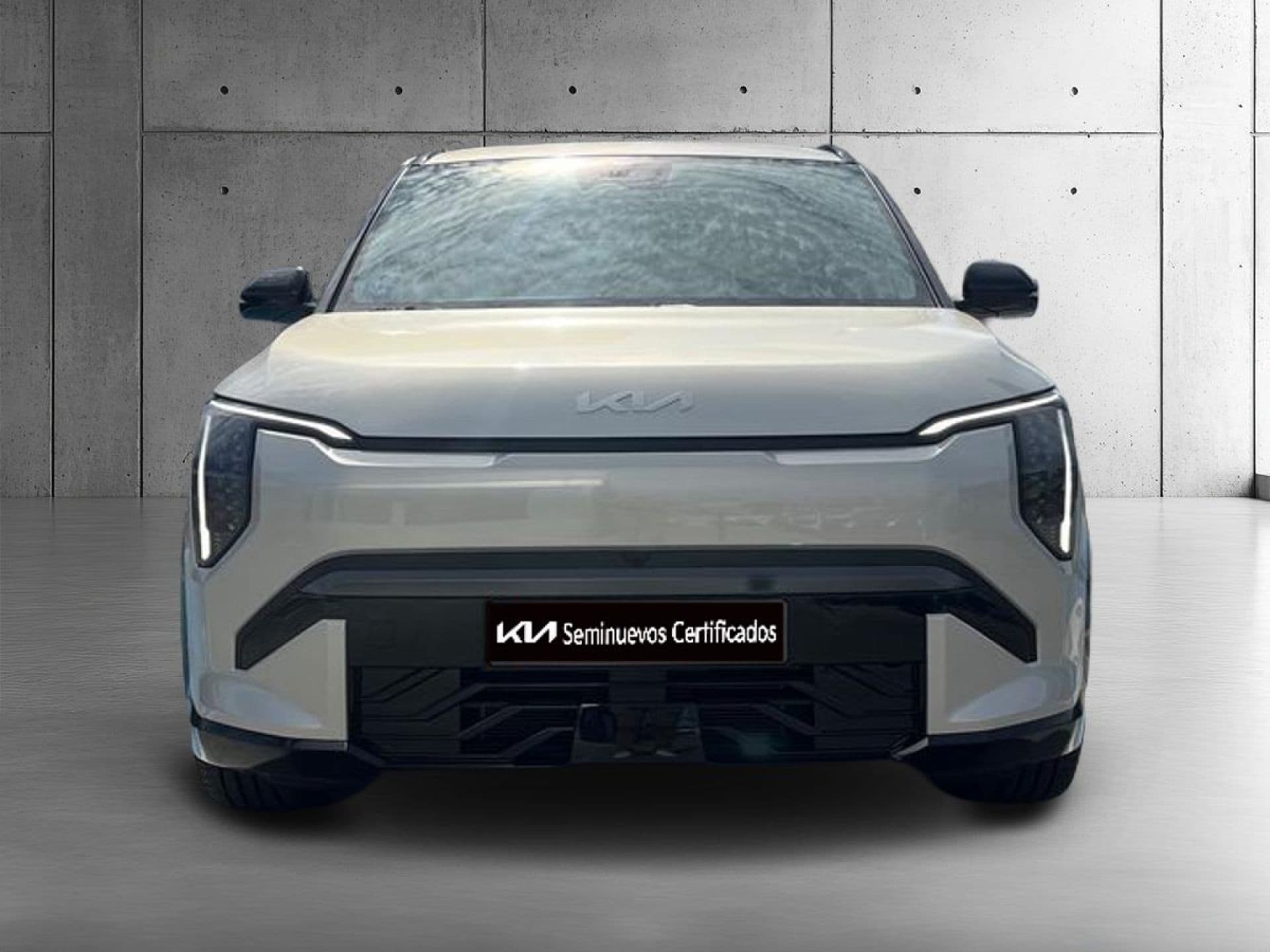Kia EV3 GT-line Long Range, color Ivory Silver (metalizada), 2025, foto 2 de 8