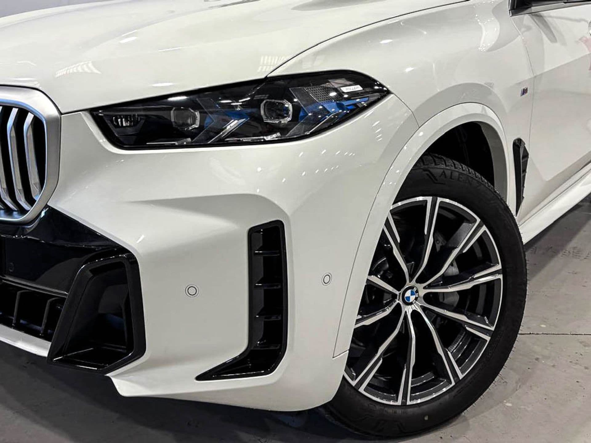 BMW X5 xDrive30d, color Alpinweiss sólido, 2026, foto 6 de 8