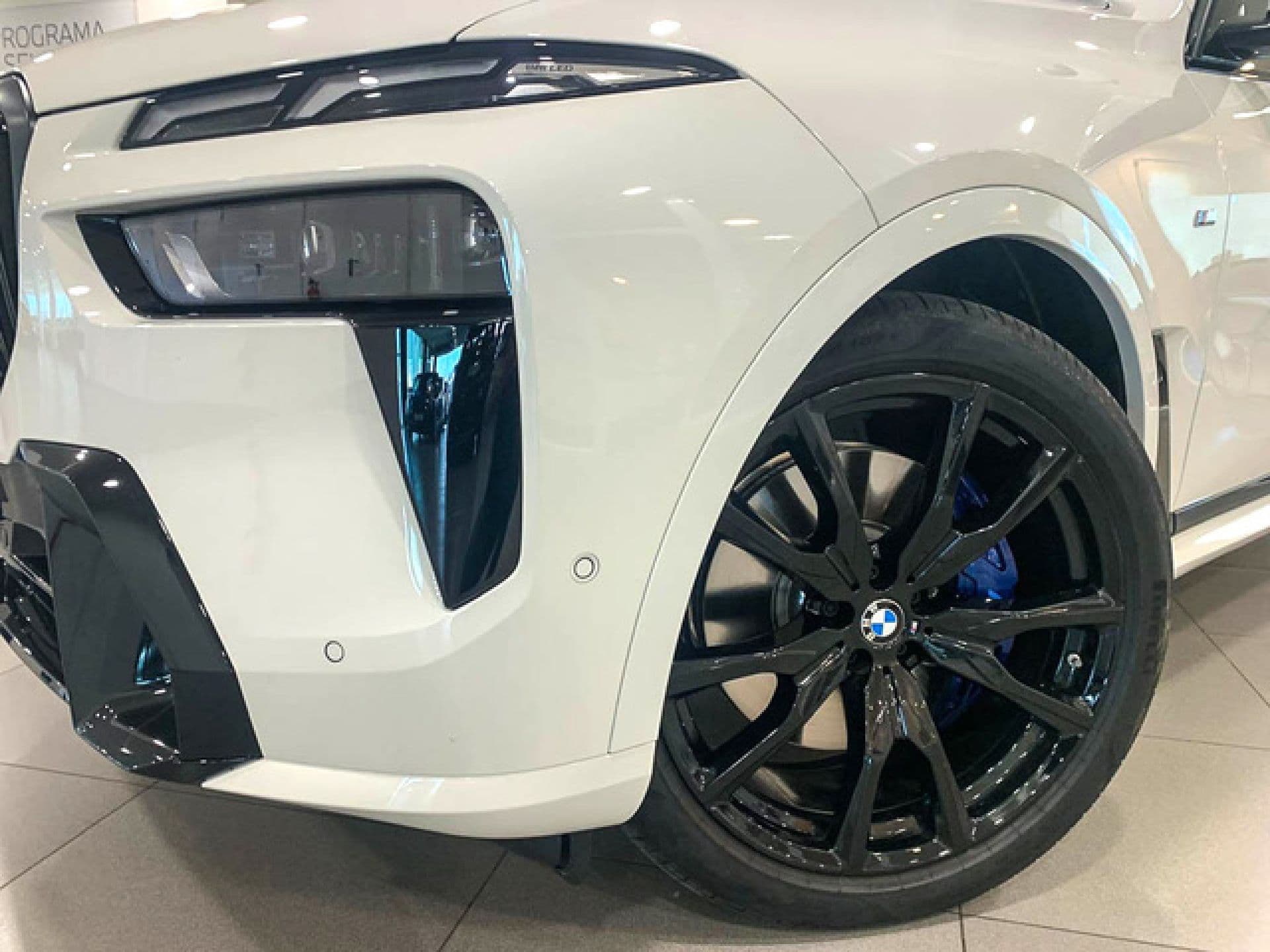 BMW X7 xDrive40d, color Alpinweiss sólida, 2026, foto 6 de 8