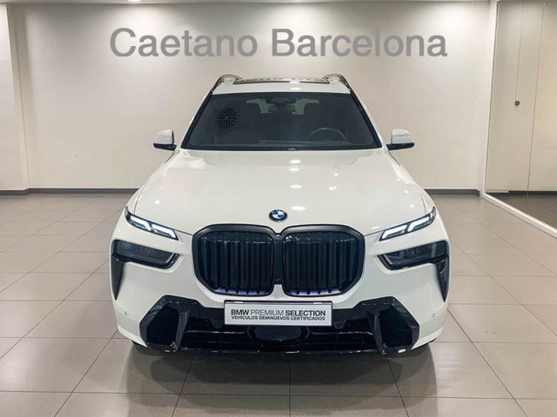 BMW X7 xDrive40d, color Alpinweiss sólida, 2026, foto 2 de 8
