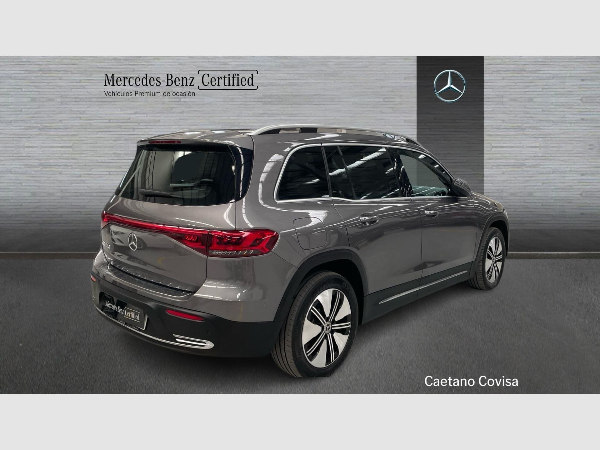 Mercedes-Benz EQB EQB 250, color Gris Montaña (metalizado), 2023, foto 3 de 8