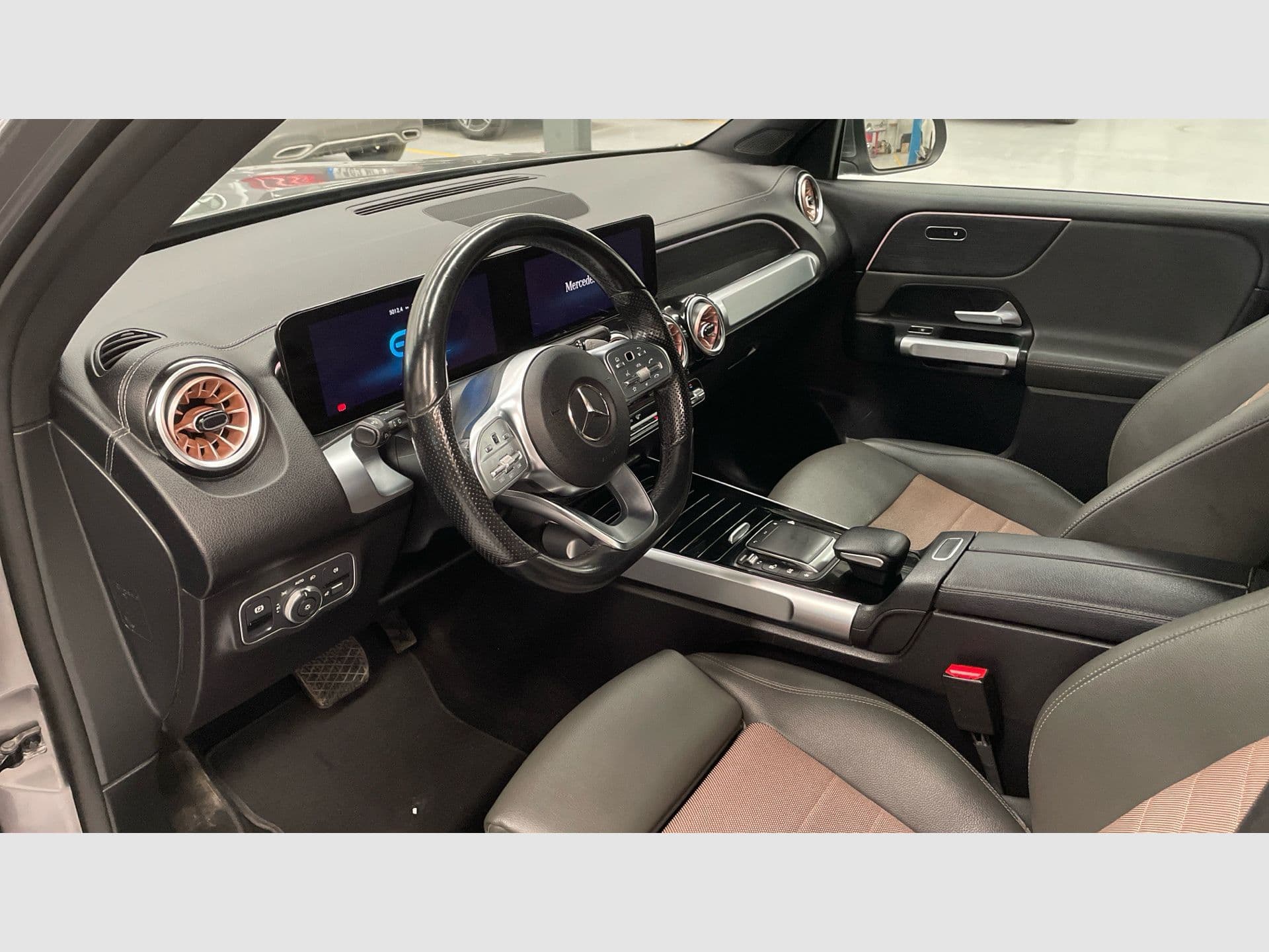 Mercedes-Benz EQB EQB 250, color Gris Montaña (metalizado), 2023, foto 6 de 8