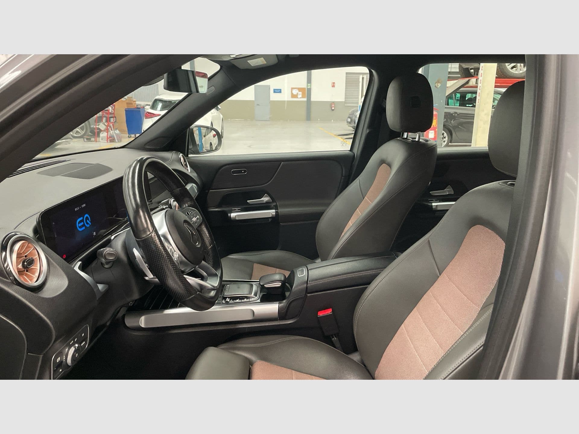 Mercedes-Benz EQB EQB 250, color Gris Montaña (metalizado), 2023, foto 7 de 8