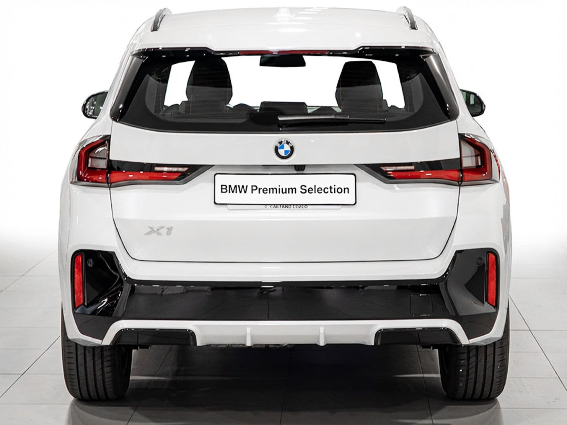 BMW X1 xDrive25e, color Mineralweiß (metalizado), 2025, foto 5 de 11