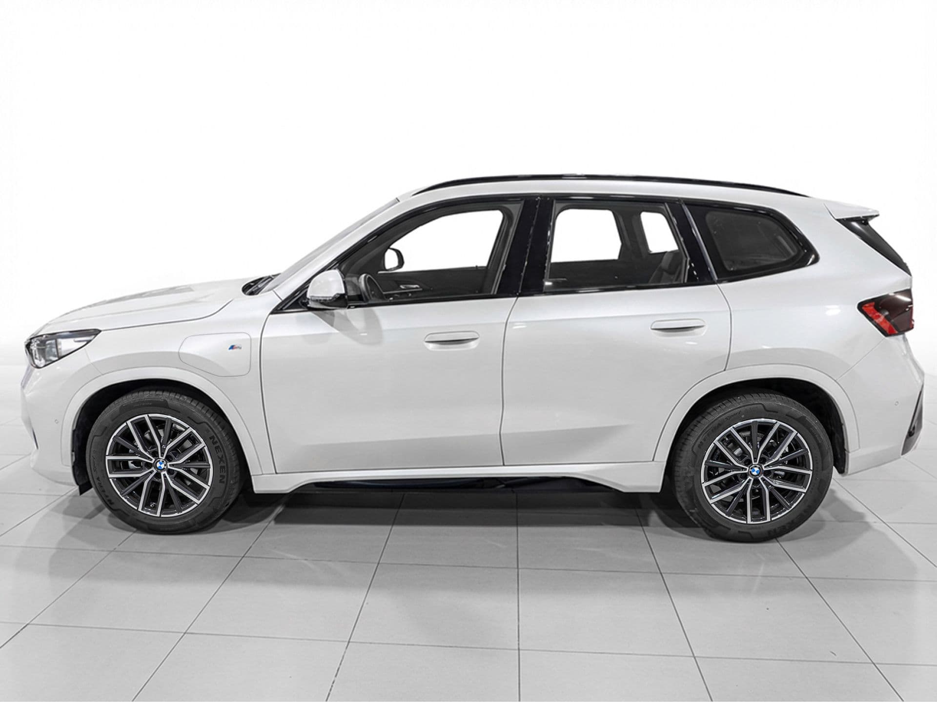 BMW X1 xDrive25e, color Alpinweiß (sólido), 2025, foto 3 de 12