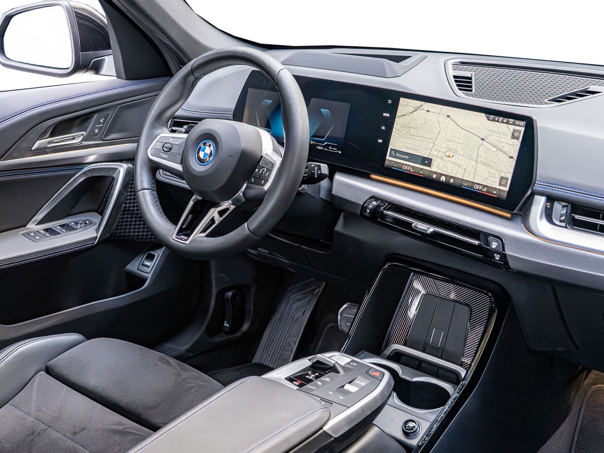 BMW X1 xDrive25e, color Alpinweiß (sólido), 2025, foto 8 de 12
