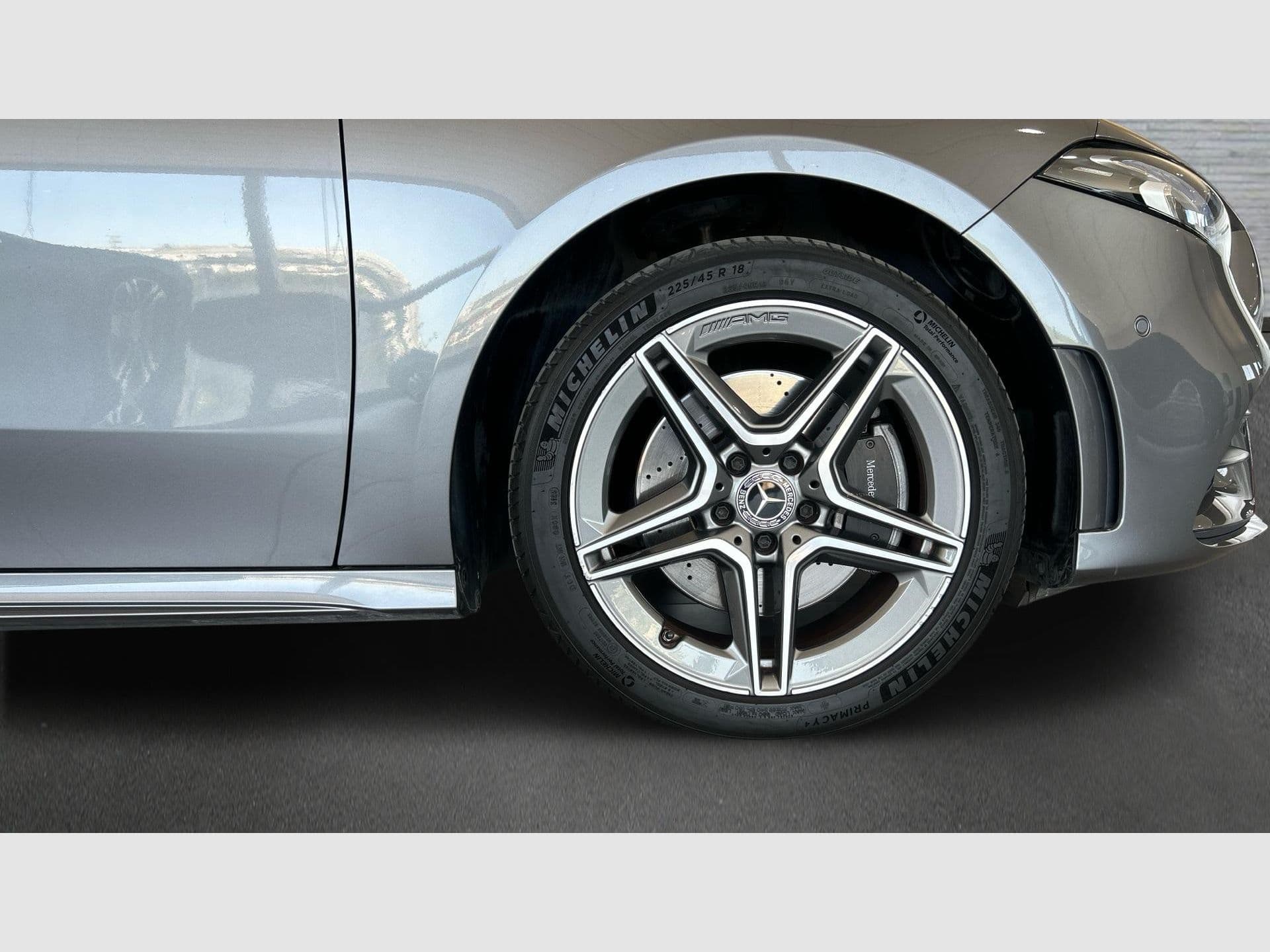Mercedes-Benz Clase A 250 e, color Gris Montaña (metalizado), 2021, foto 5 de 8