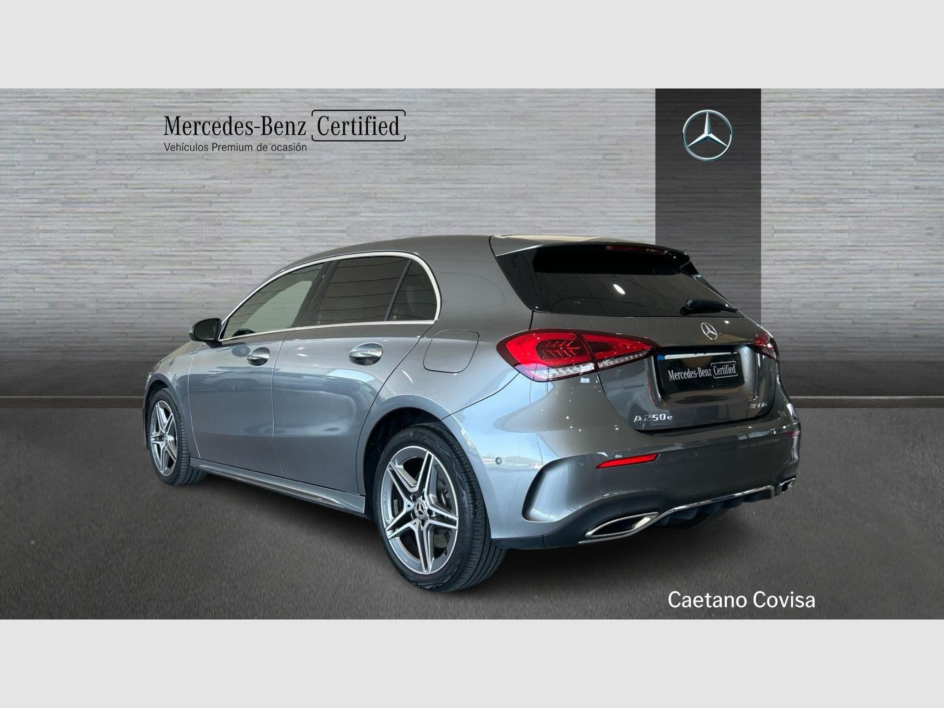 Mercedes-Benz Clase A 250 e, color Gris Montaña (metalizado), 2021, foto 4 de 8