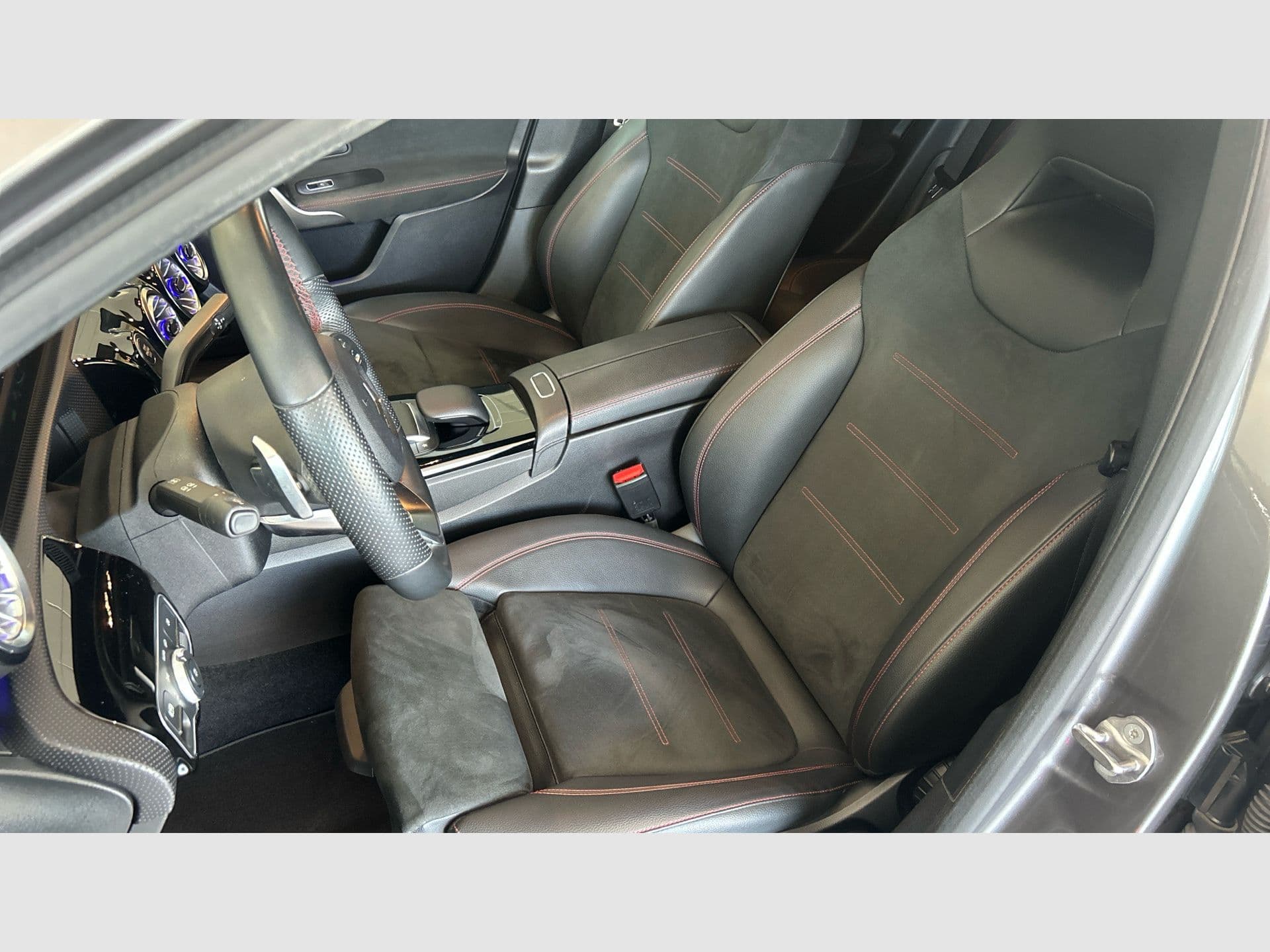 Mercedes-Benz Clase A 250 e, color Gris Montaña (metalizado), 2021, foto 7 de 8