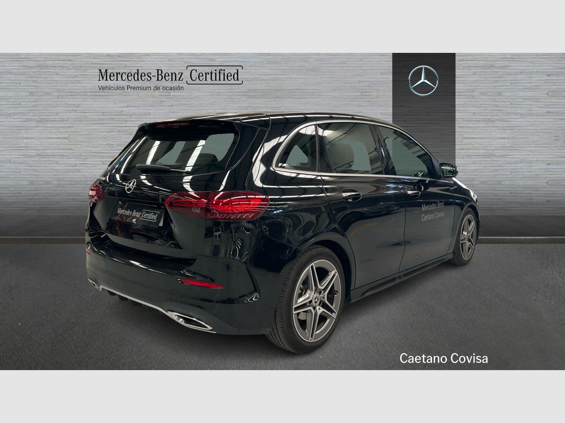 Mercedes-Benz Clase B 200 d, color Negro noche (sólida), 2024, foto 4 de 8