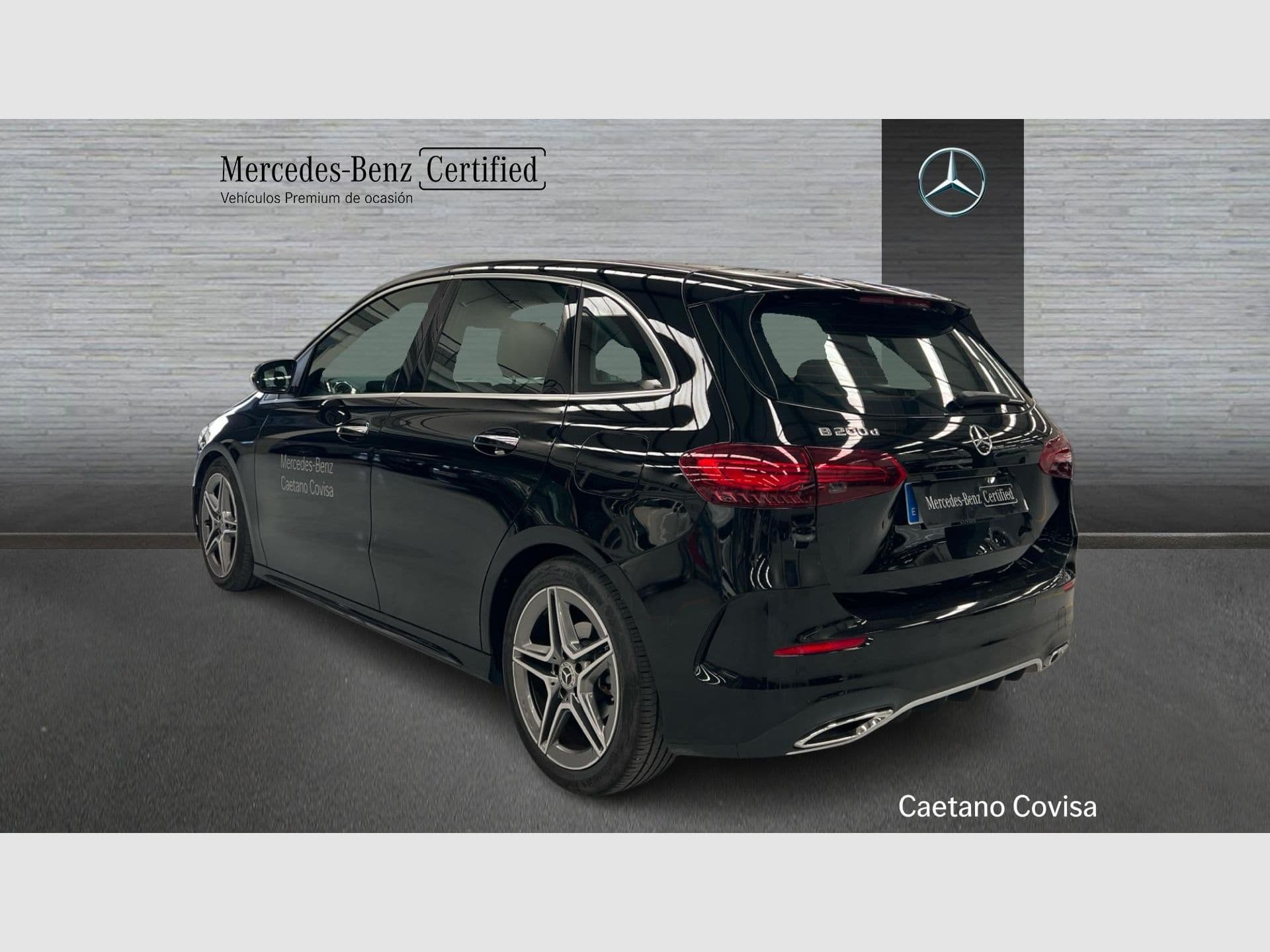 Mercedes-Benz Clase B 200 d, color Negro noche (sólida), 2024, foto 2 de 8