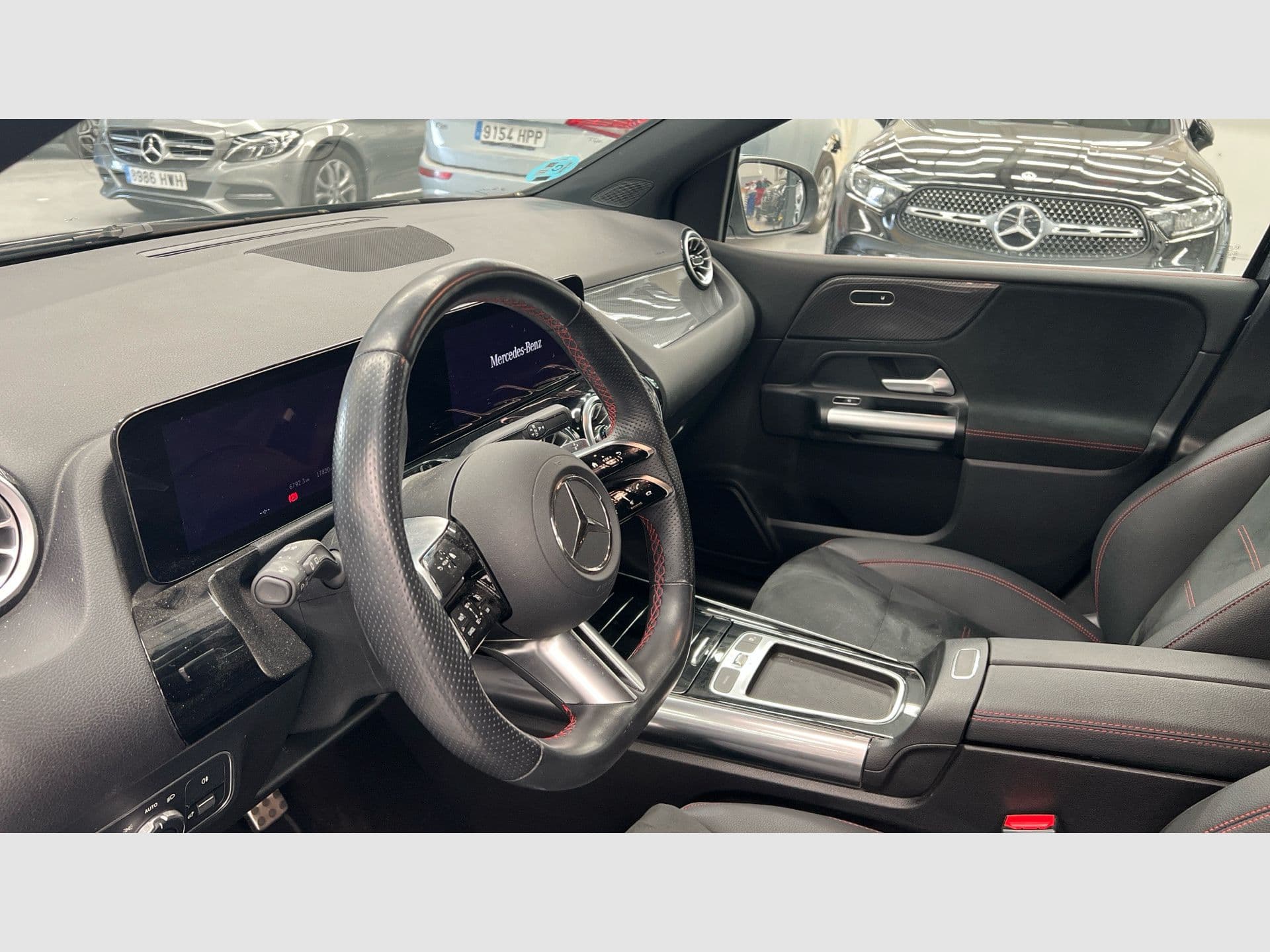 Mercedes-Benz Clase B 200 d, color Negro noche (sólida), 2024, foto 6 de 8