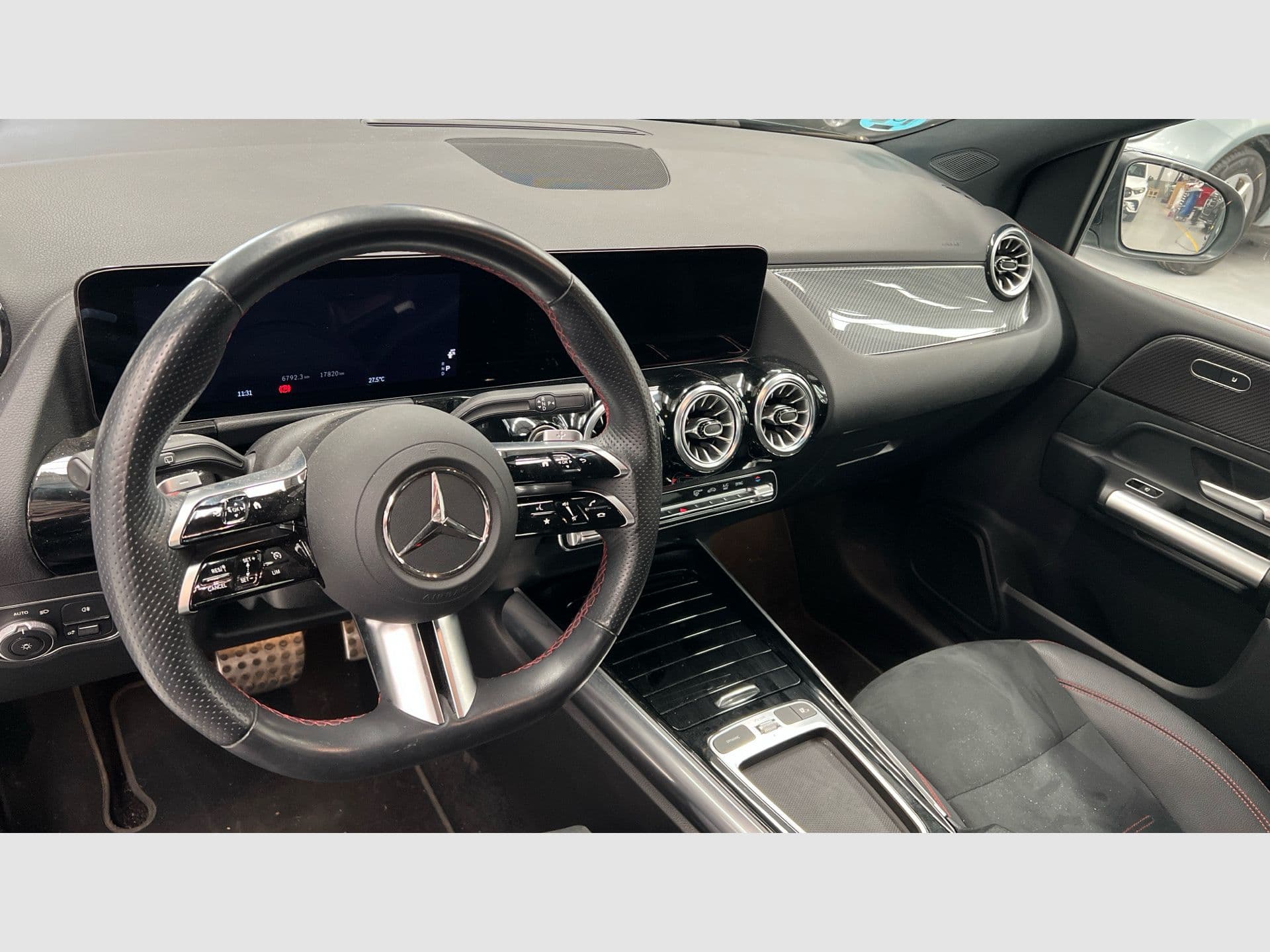 Mercedes-Benz Clase B 200 d, color Negro noche (sólida), 2024, foto 8 de 8