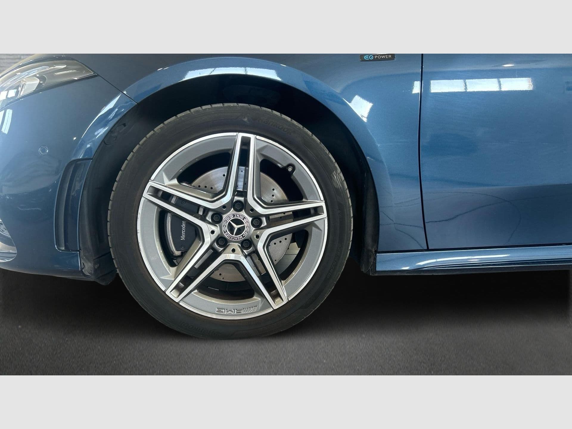 Mercedes-Benz Clase A 250 e, color azul denim metalizado, 2020, foto 5 de 8