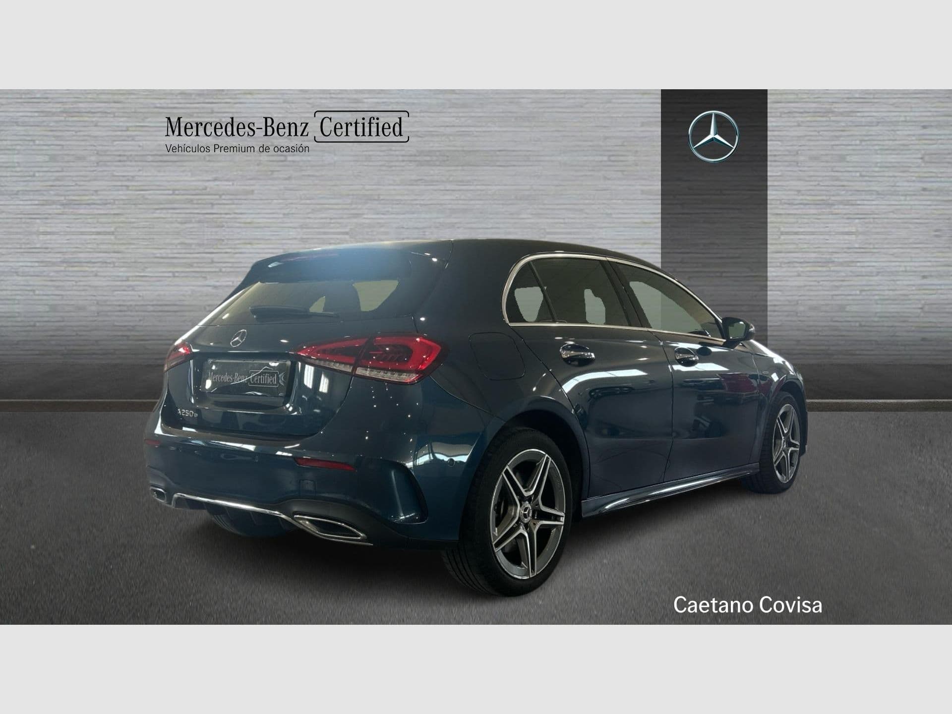 Mercedes-Benz Clase A 250 e, color azul denim metalizado, 2020, foto 2 de 8