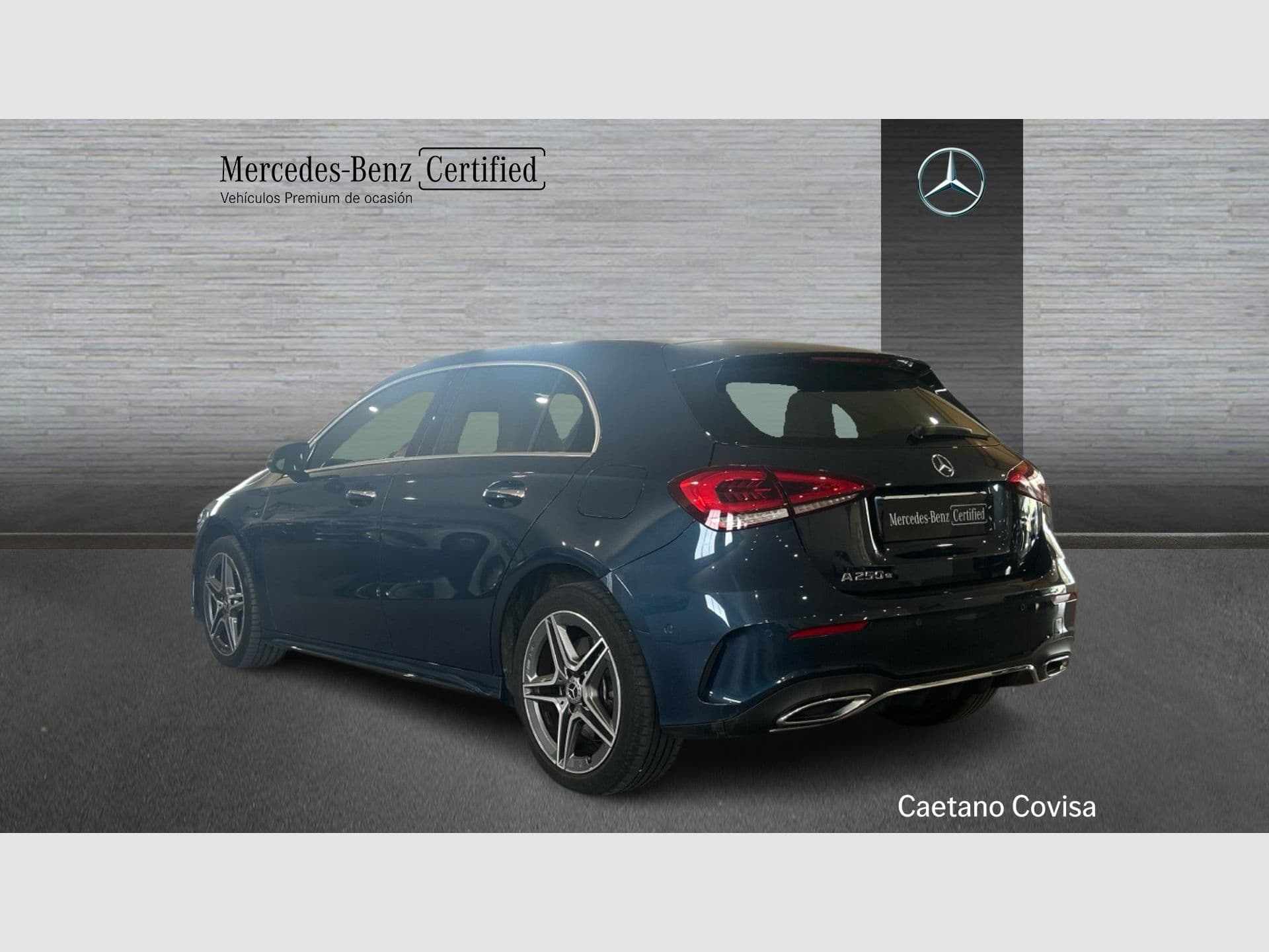 Mercedes-Benz Clase A 250 e, color azul denim metalizado, 2020, foto 4 de 8