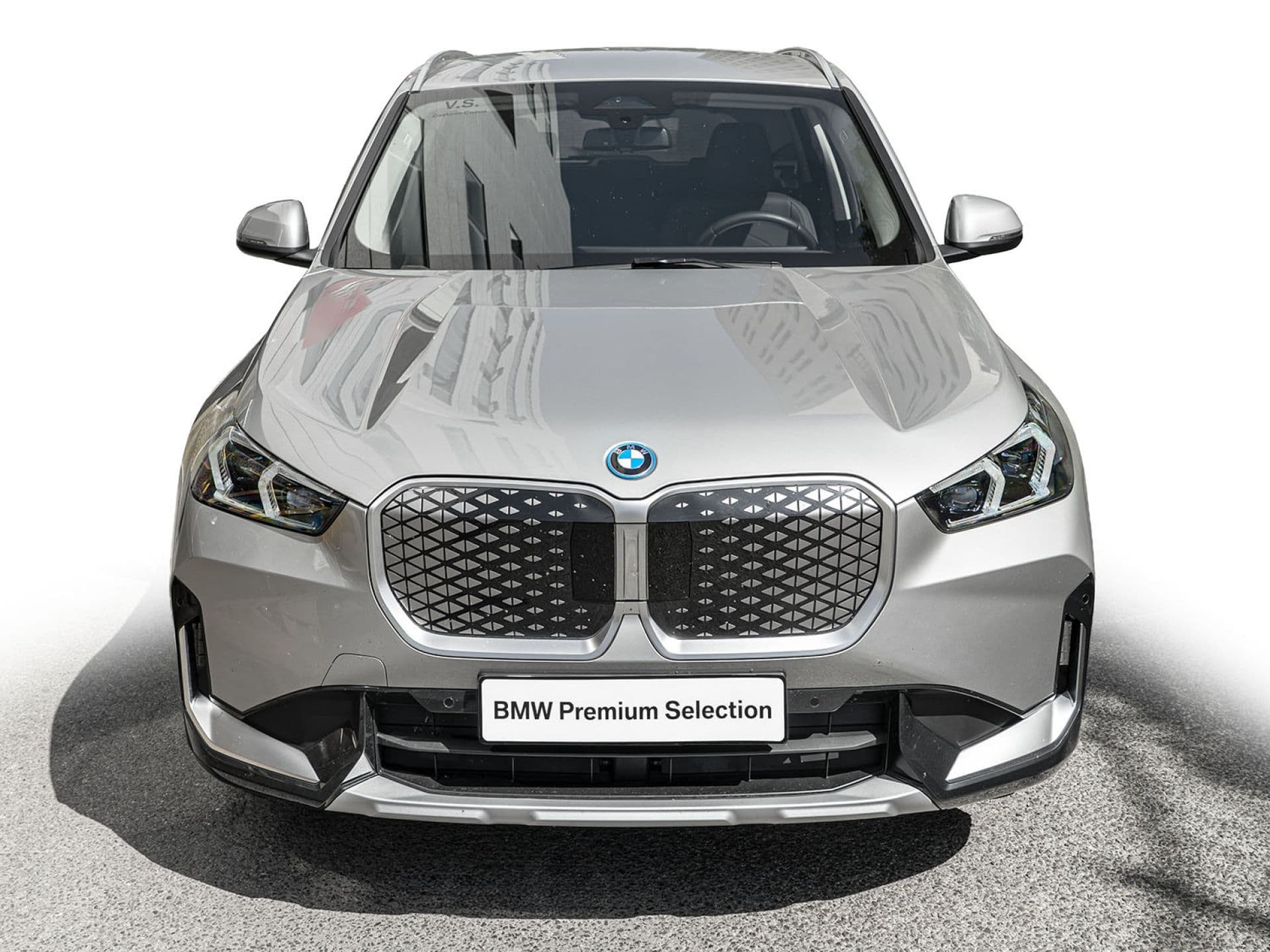 BMW iX1 xDrive30, color Spacesilber (metalizado), 2024, foto 2 de 12
