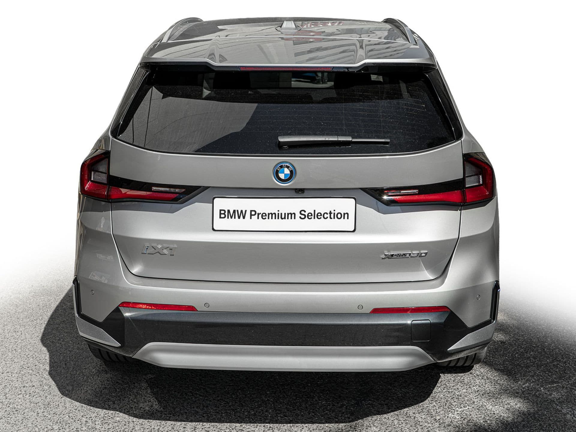 BMW iX1 xDrive30, color Spacesilber (metalizado), 2024, foto 5 de 12