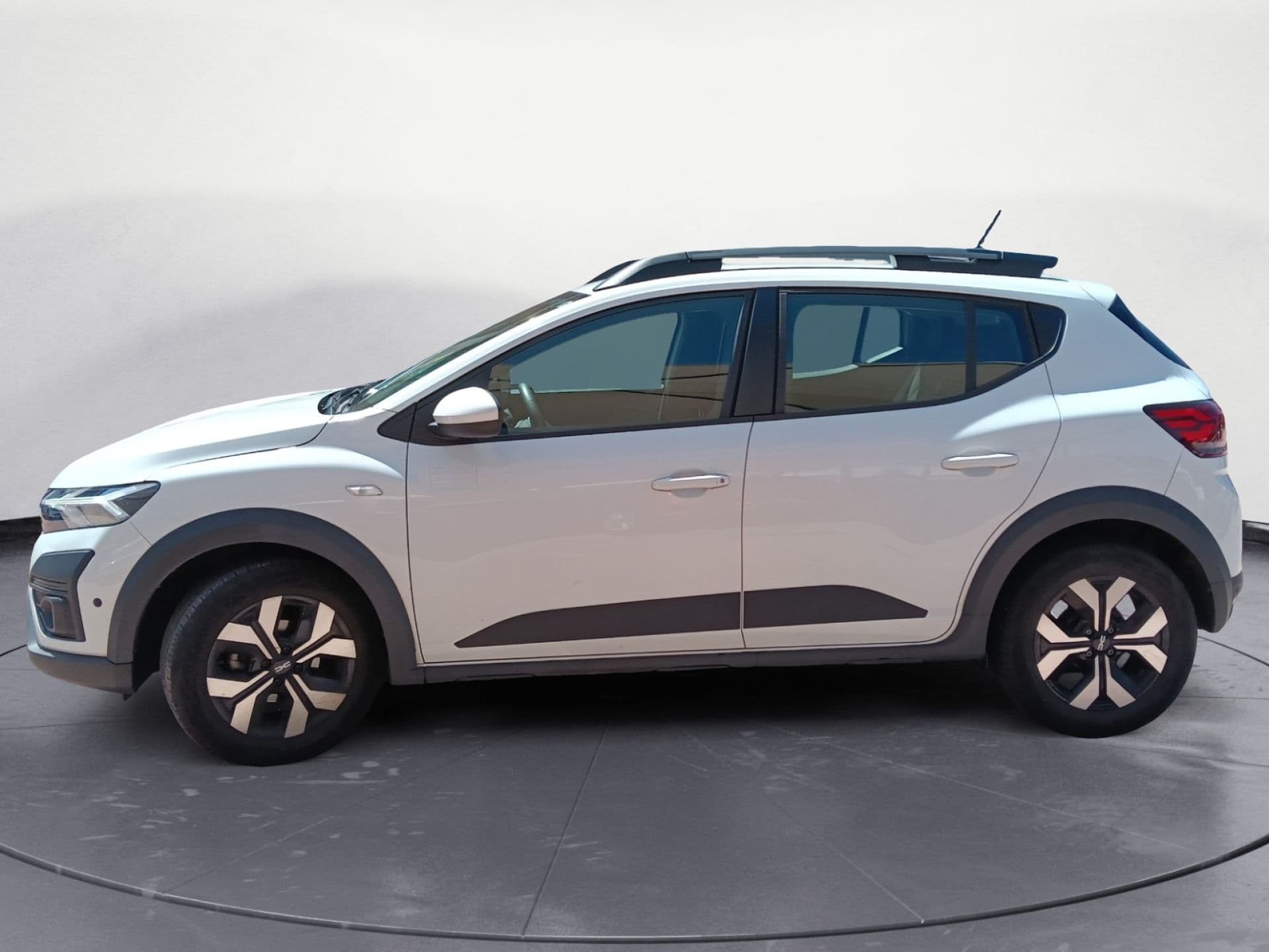Dacia Sandero Stepway Expression Go 74kW (100CV) ECO-G, color Blanco Glaciar (opaco), 2024, foto 6 de 6
