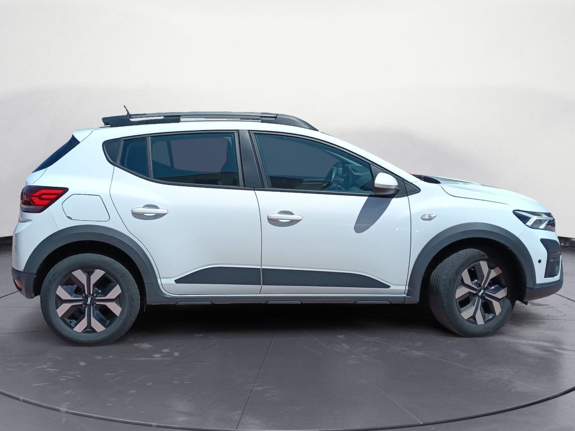 Dacia Sandero Stepway Expression Go 74kW (100CV) ECO-G, color Blanco Glaciar (opaco), 2024, foto 5 de 6