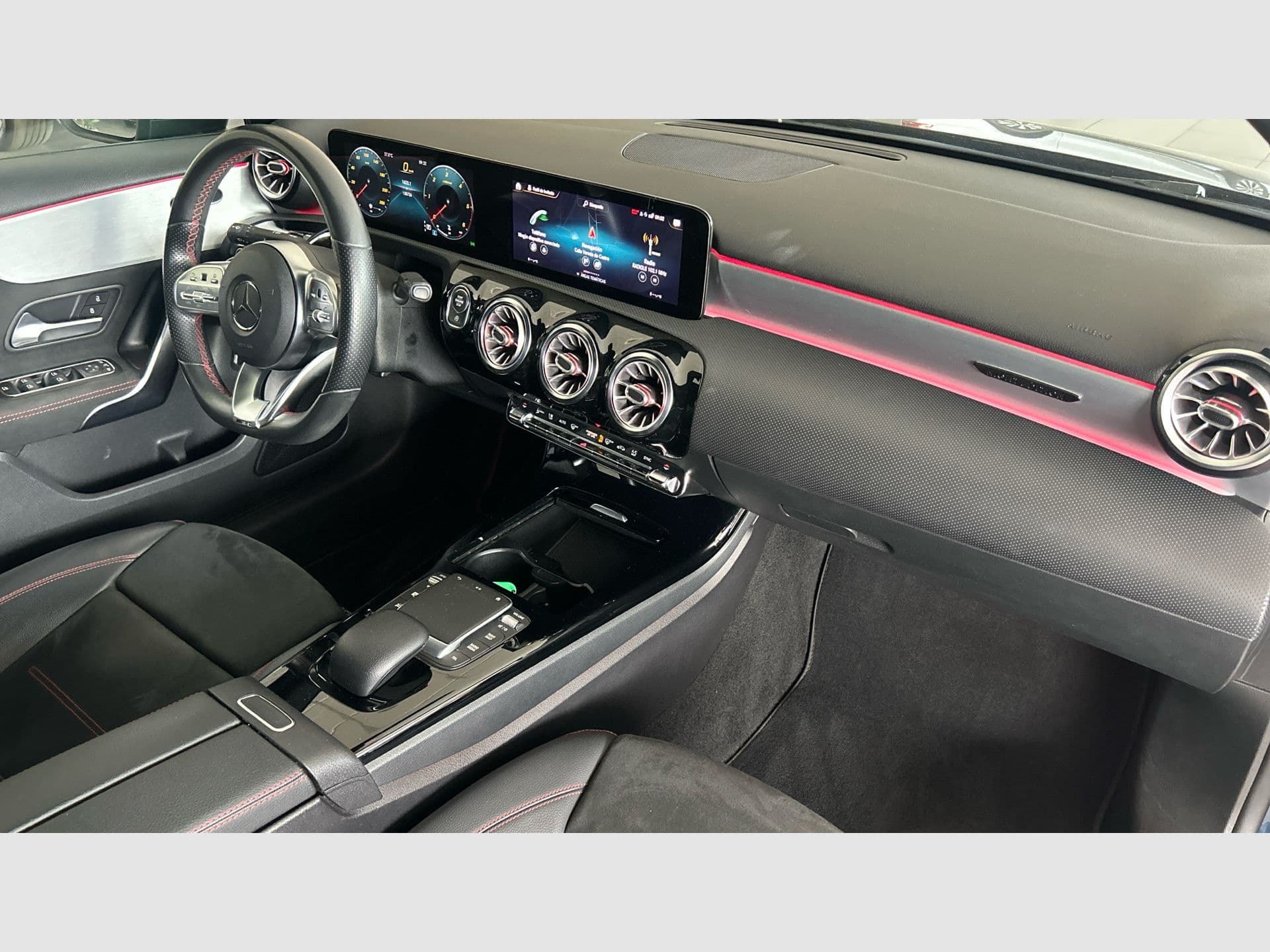 Mercedes-Benz Clase A Sedán A 200 d, color azul denim metalizado, 2021, foto 7 de 8