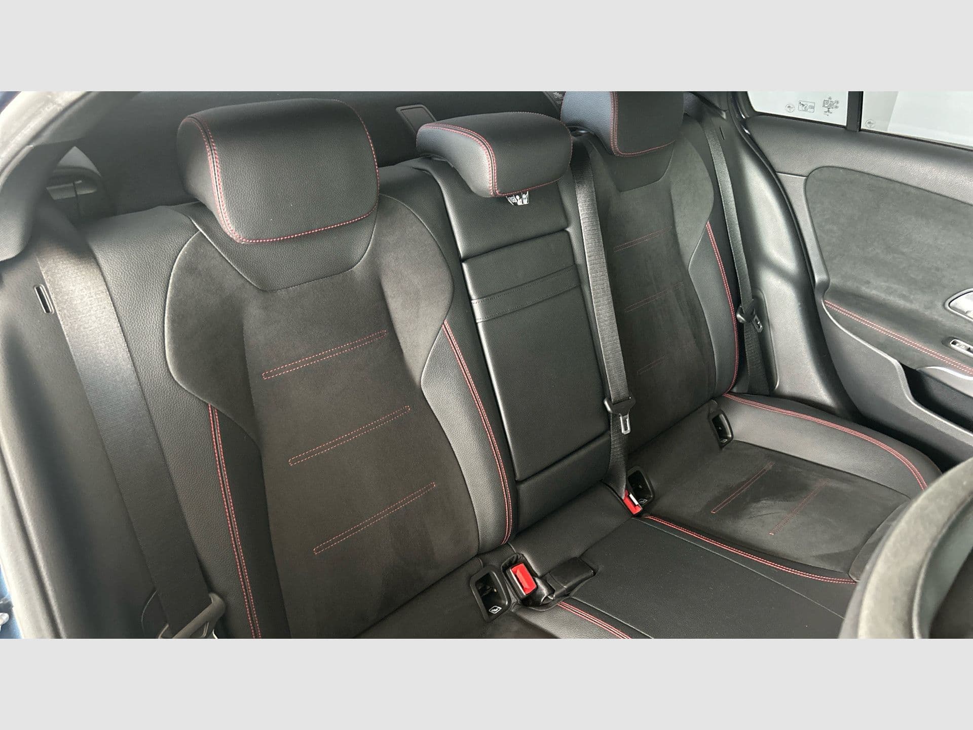 Mercedes-Benz Clase A Sedán A 200 d, color azul denim metalizado, 2021, foto 8 de 8