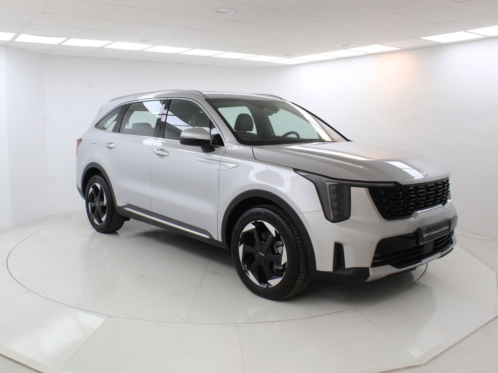 Kia Sorento 1.6 T-GDi PHEV Drive 4x4 7pl, color Silky Silver (metalizado), 2026, foto 6 de 8
