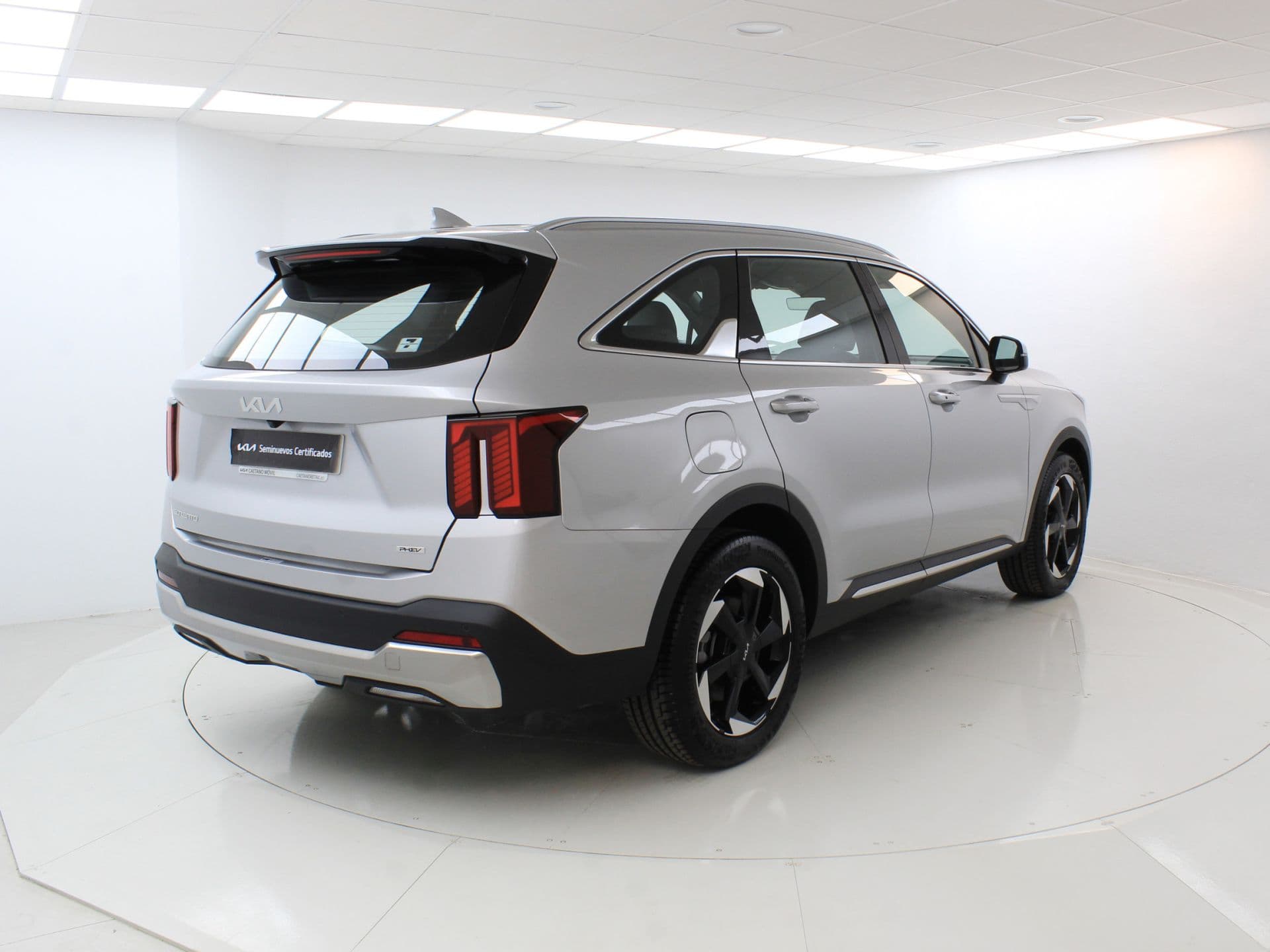 Kia Sorento 1.6 T-GDi PHEV Drive 4x4 7pl, color Silky Silver (metalizado), 2026, foto 4 de 8