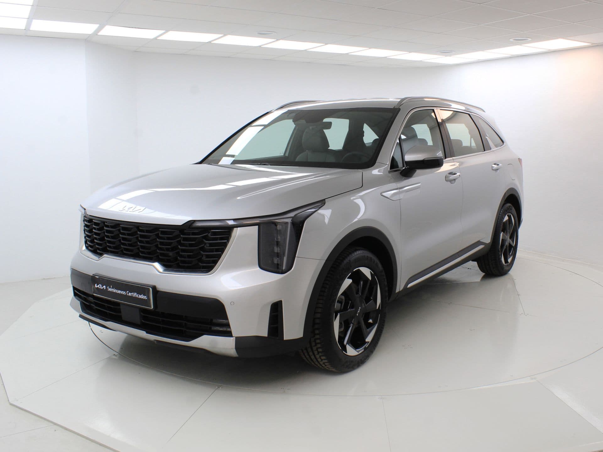 Kia Sorento 1.6 T-GDi PHEV Drive 4x4 7pl, color Silky Silver (metalizado), 2026, foto 2 de 8