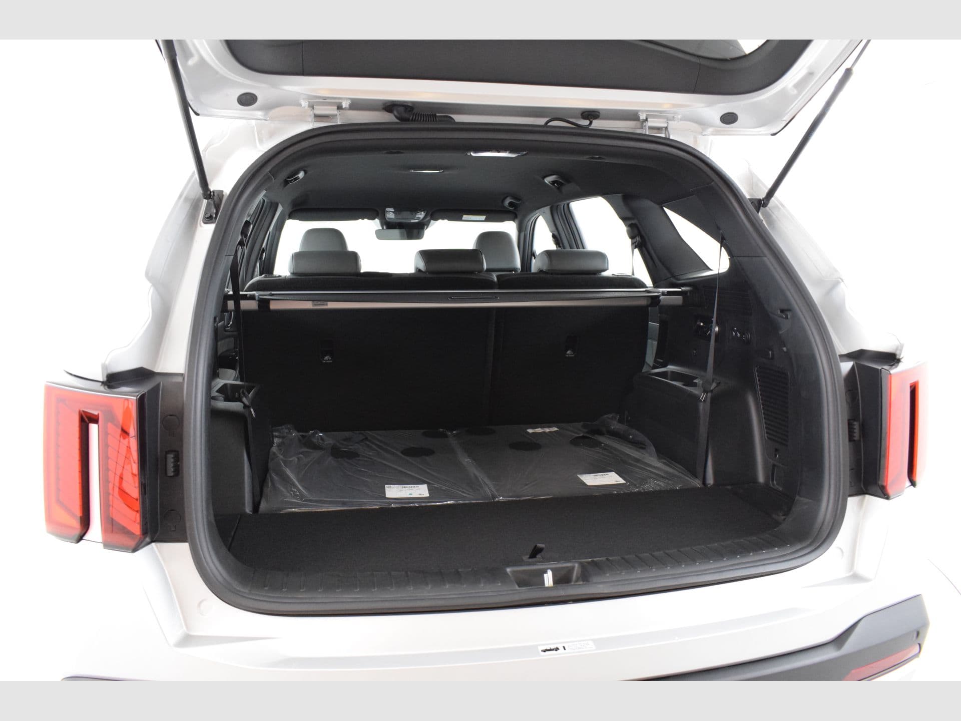 Kia Sorento 1.6 T-GDi PHEV Drive 4x4 7pl, color Silky Silver (metalizado), 2026, foto 7 de 8