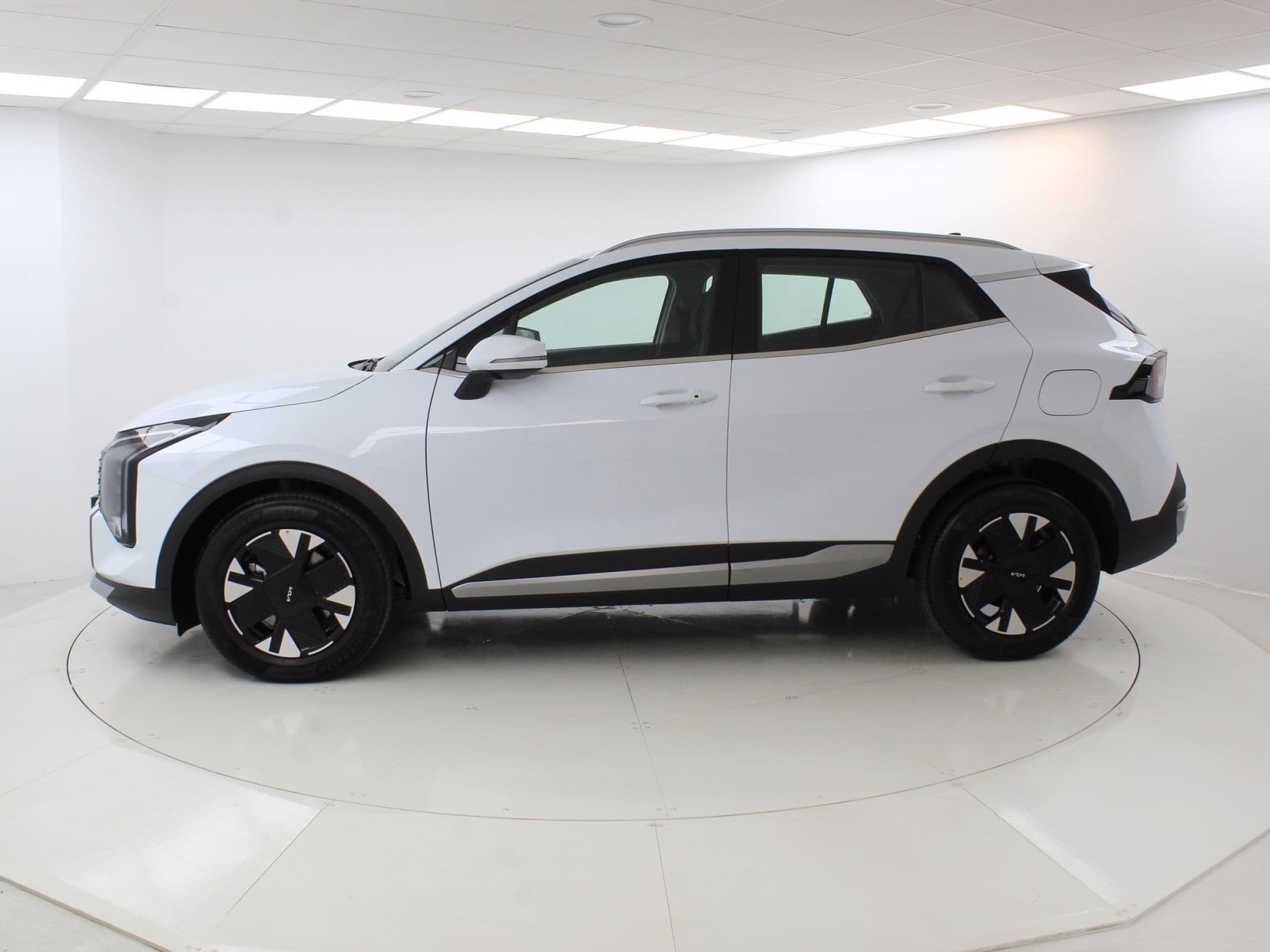 Kia Sportage 1.6 T-GDi 110kW (150CV) Drive 4x2, color Cassa White (sólido), 2026, foto 3 de 8