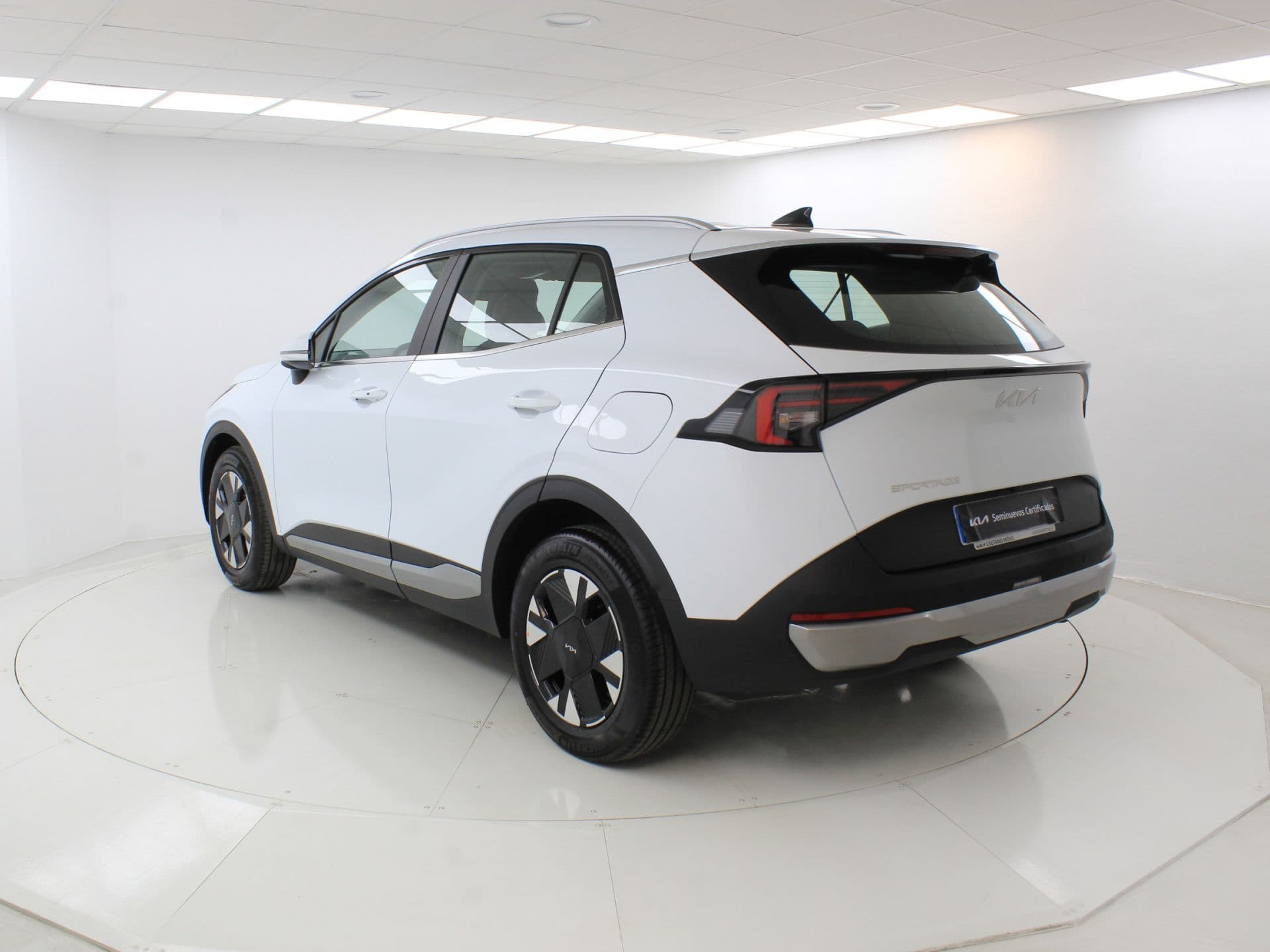 Kia Sportage 1.6 T-GDi 110kW (150CV) Drive 4x2, color Cassa White (sólido), 2026, foto 4 de 8