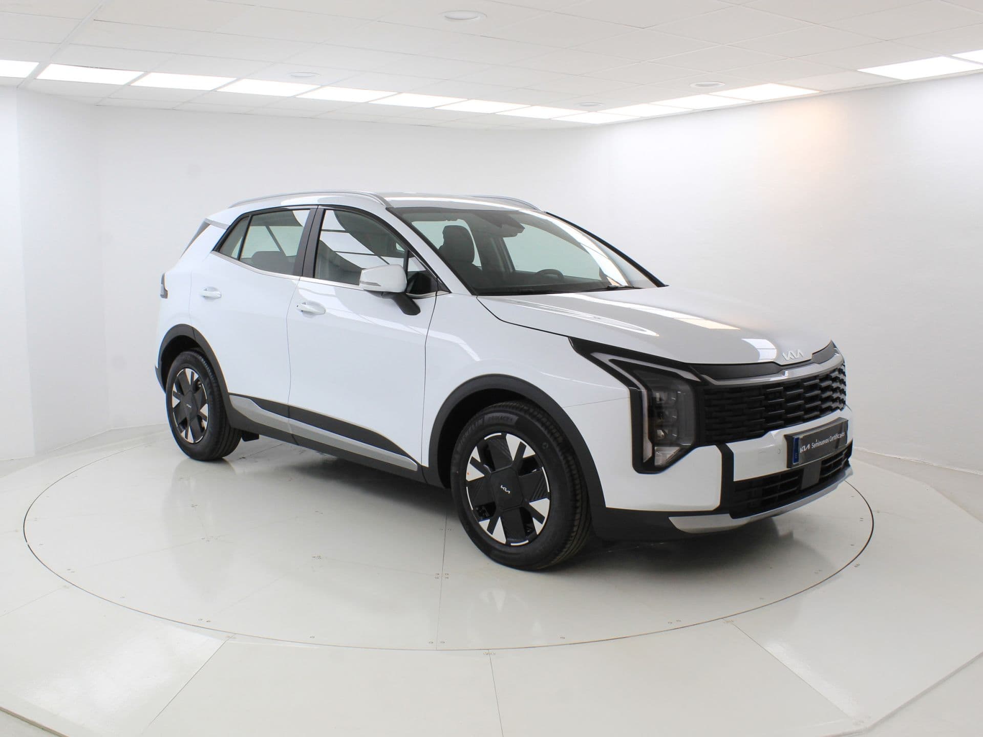 Kia Sportage 1.6 T-GDi 110kW (150CV) Drive 4x2, color Cassa White (sólido), 2026, foto 6 de 8