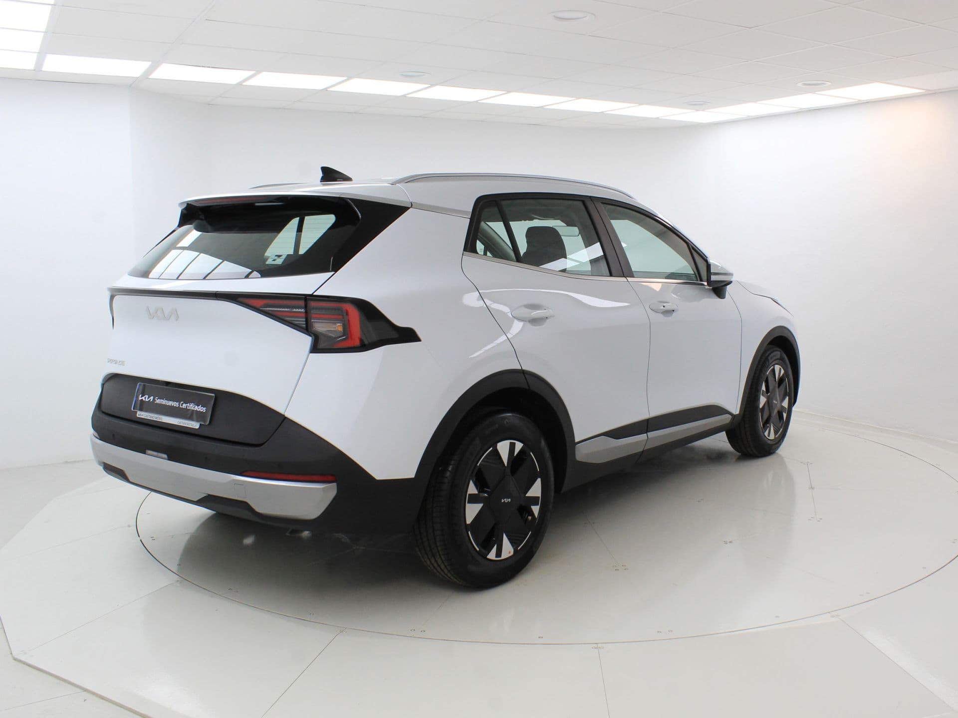 Kia Sportage 1.6 T-GDi 110kW (150CV) Drive 4x2, color Cassa White (sólido), 2026, foto 5 de 8