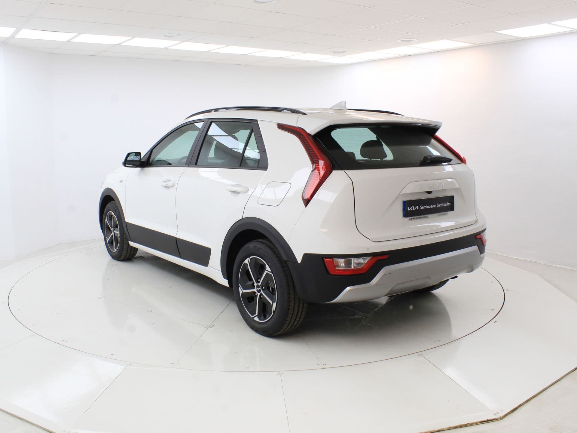 Kia Niro 1.6 GDi HEV 102kW (139CV) Concept, color Clear White (sólido), 2026, foto 4 de 8